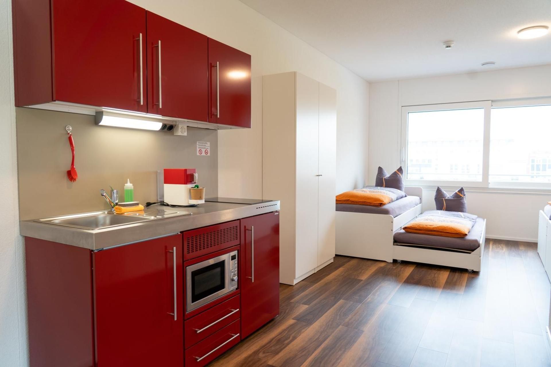 Standard Studio (6 Adults)