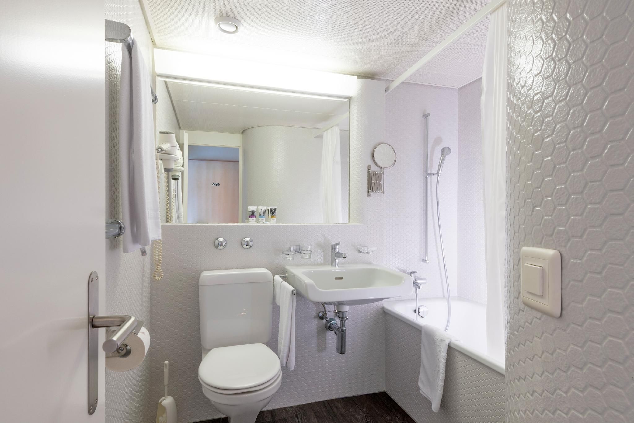 Mercure Lenzburg Krone Standard Double Balcony 3