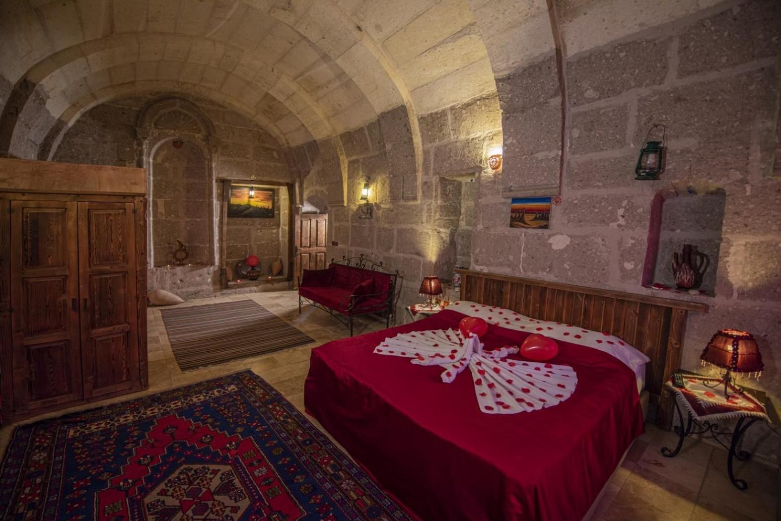Triple Cave Room