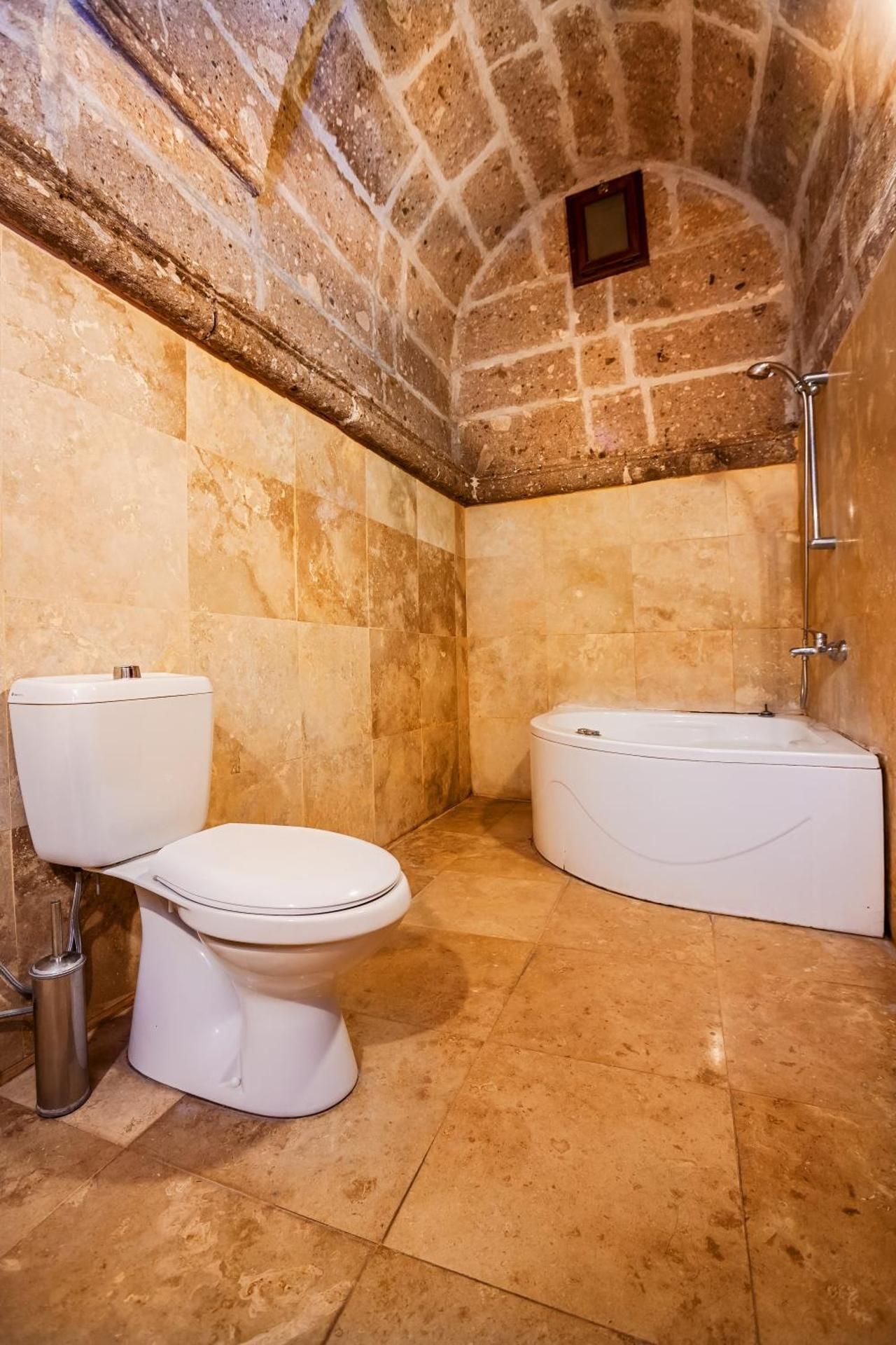 Deluxe Double or Twin Cave Room