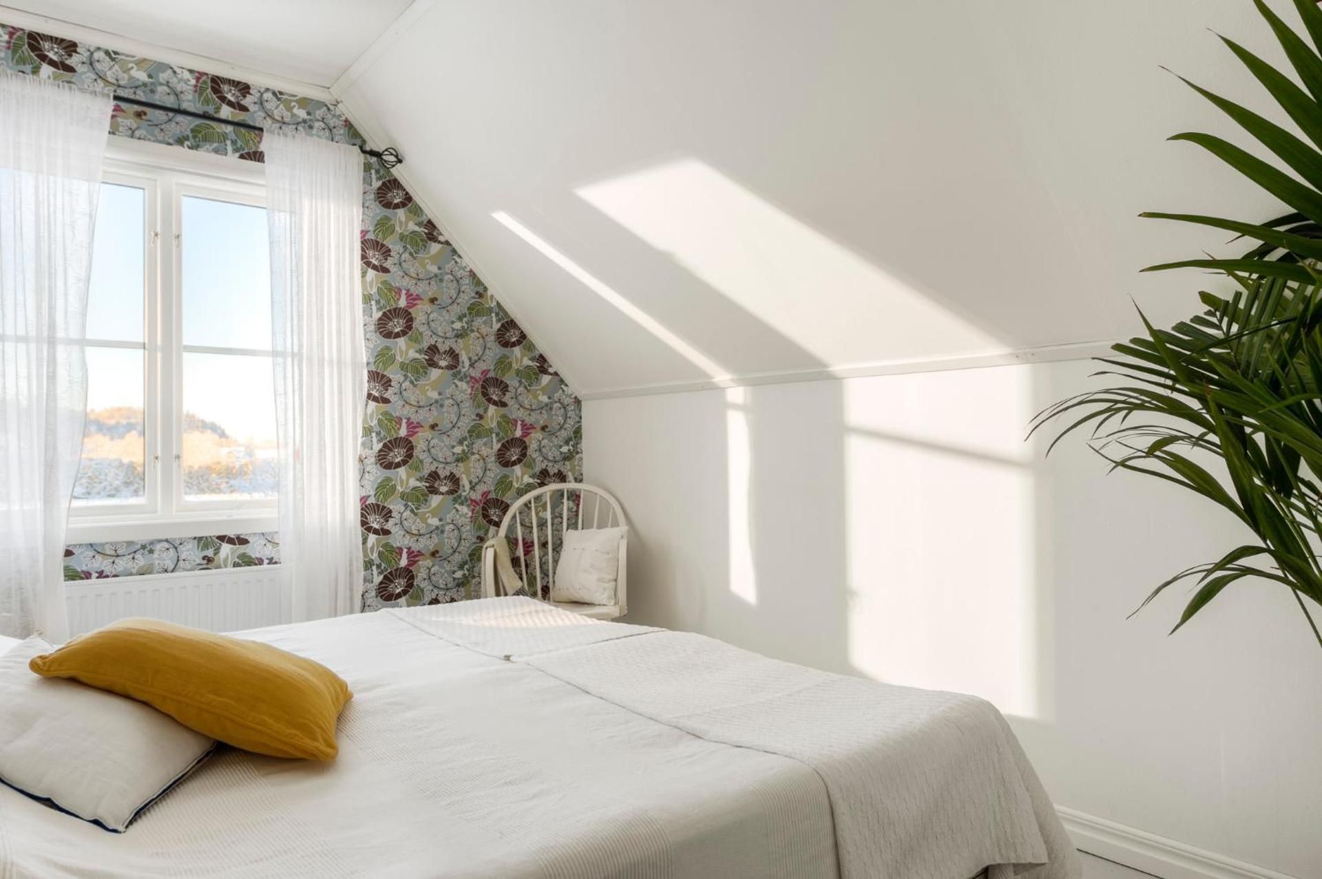 Twin Room with Shared Bathroom