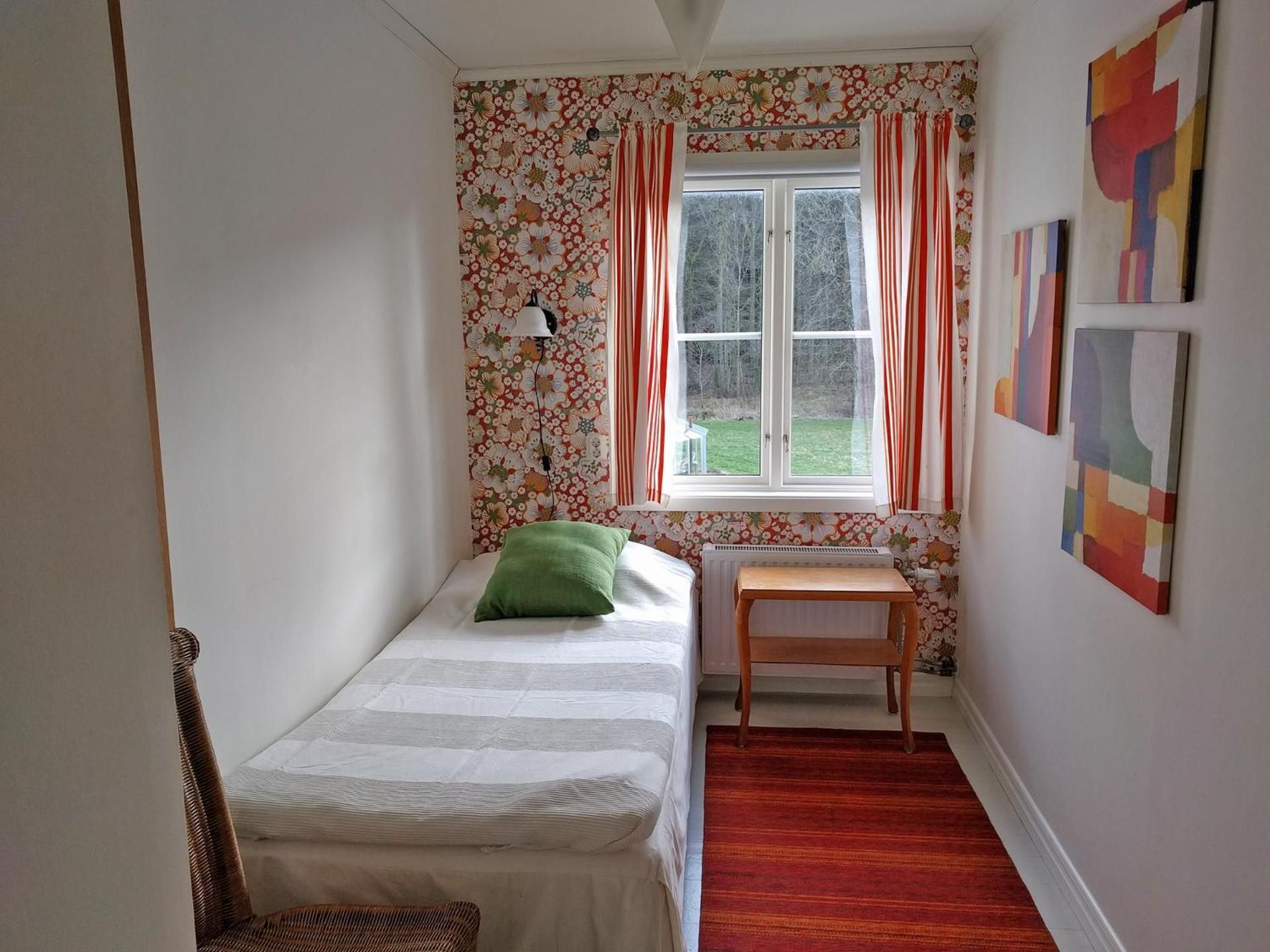 Single Room with Shared Bathroom