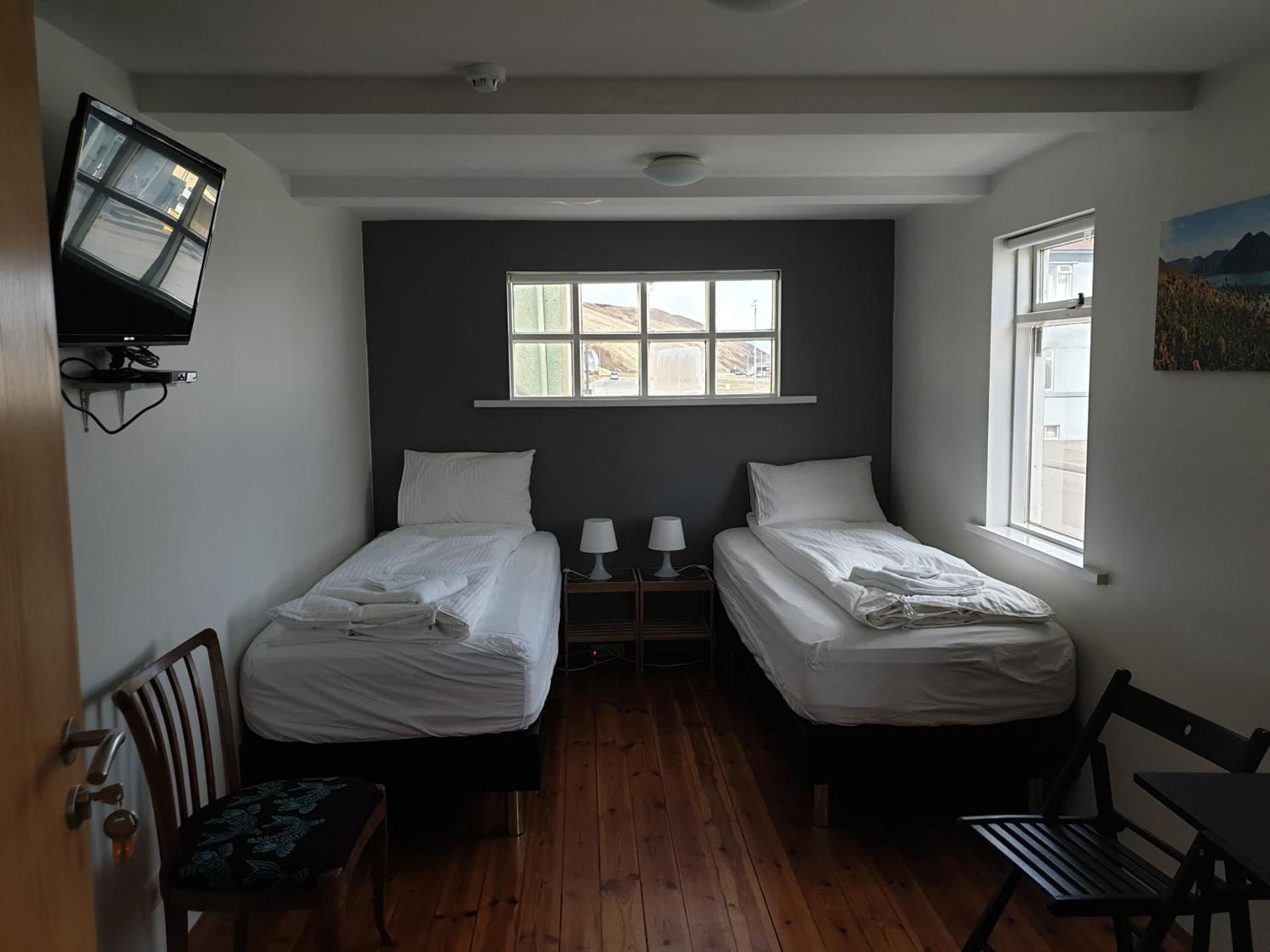 Budget Twin Room with Shared Bathroom
