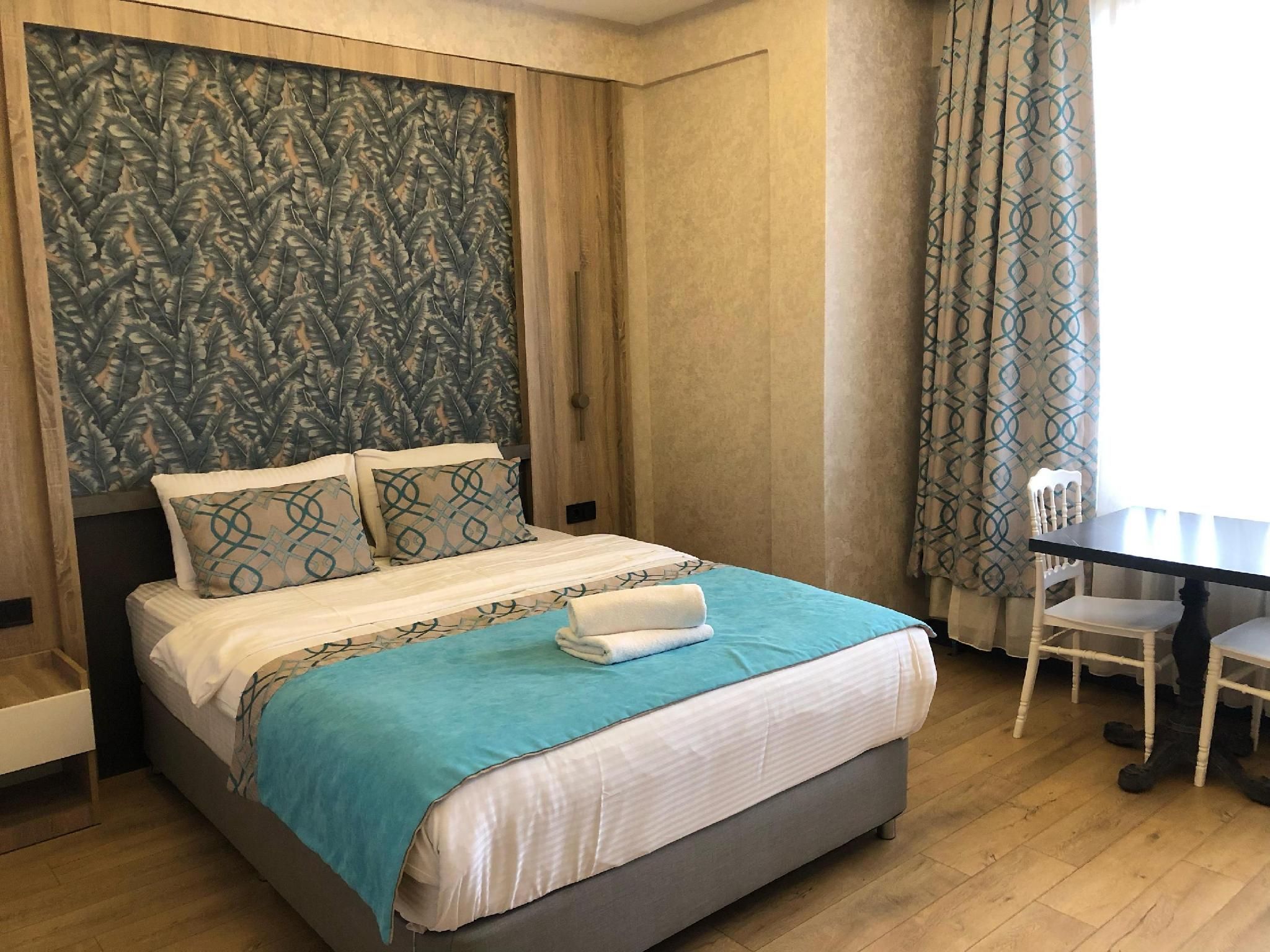 Corner Lake View Suite with Balcony