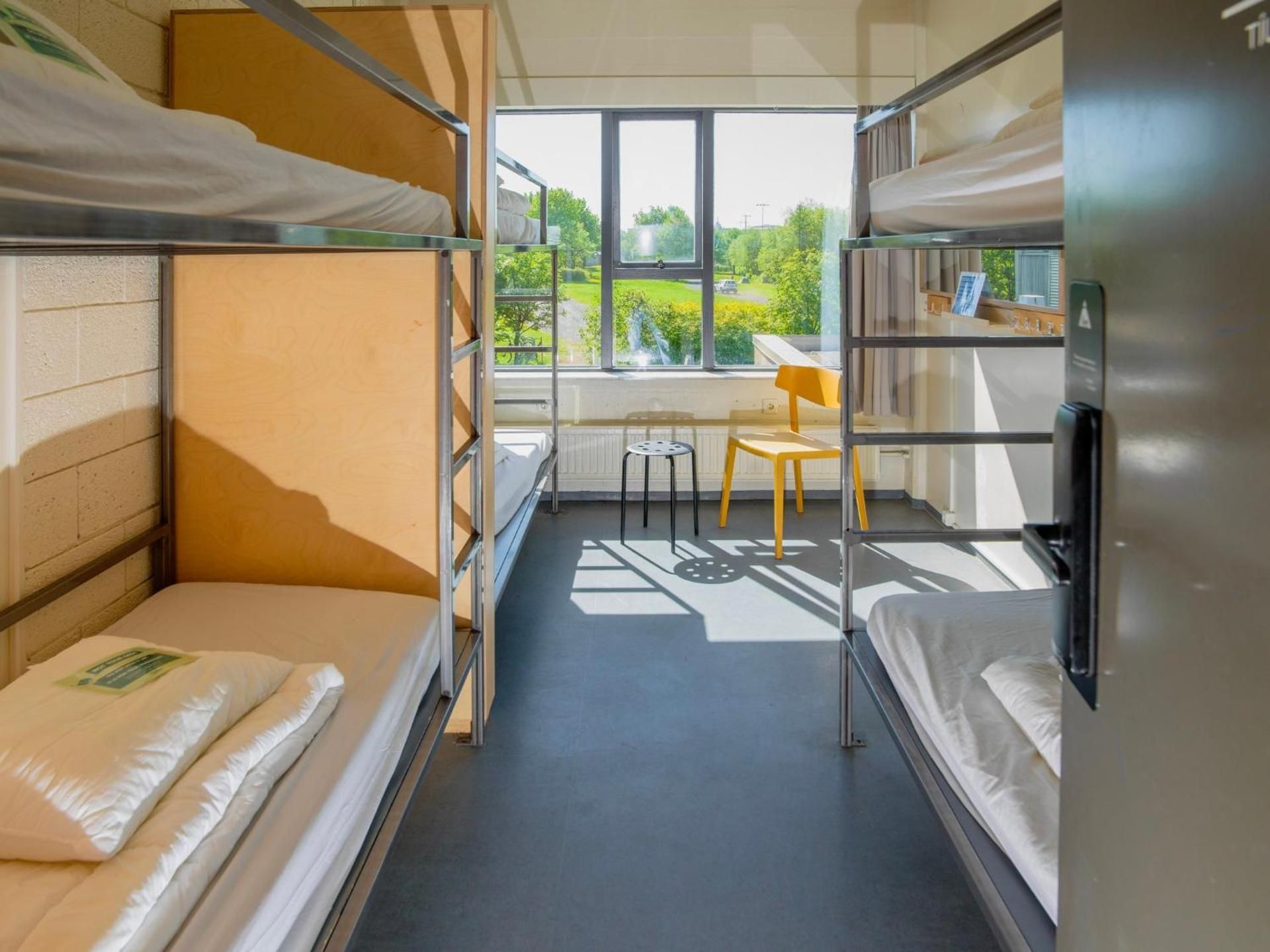 Single bed in 6-Bed FEMALE Dorm with Shared Bathroom
