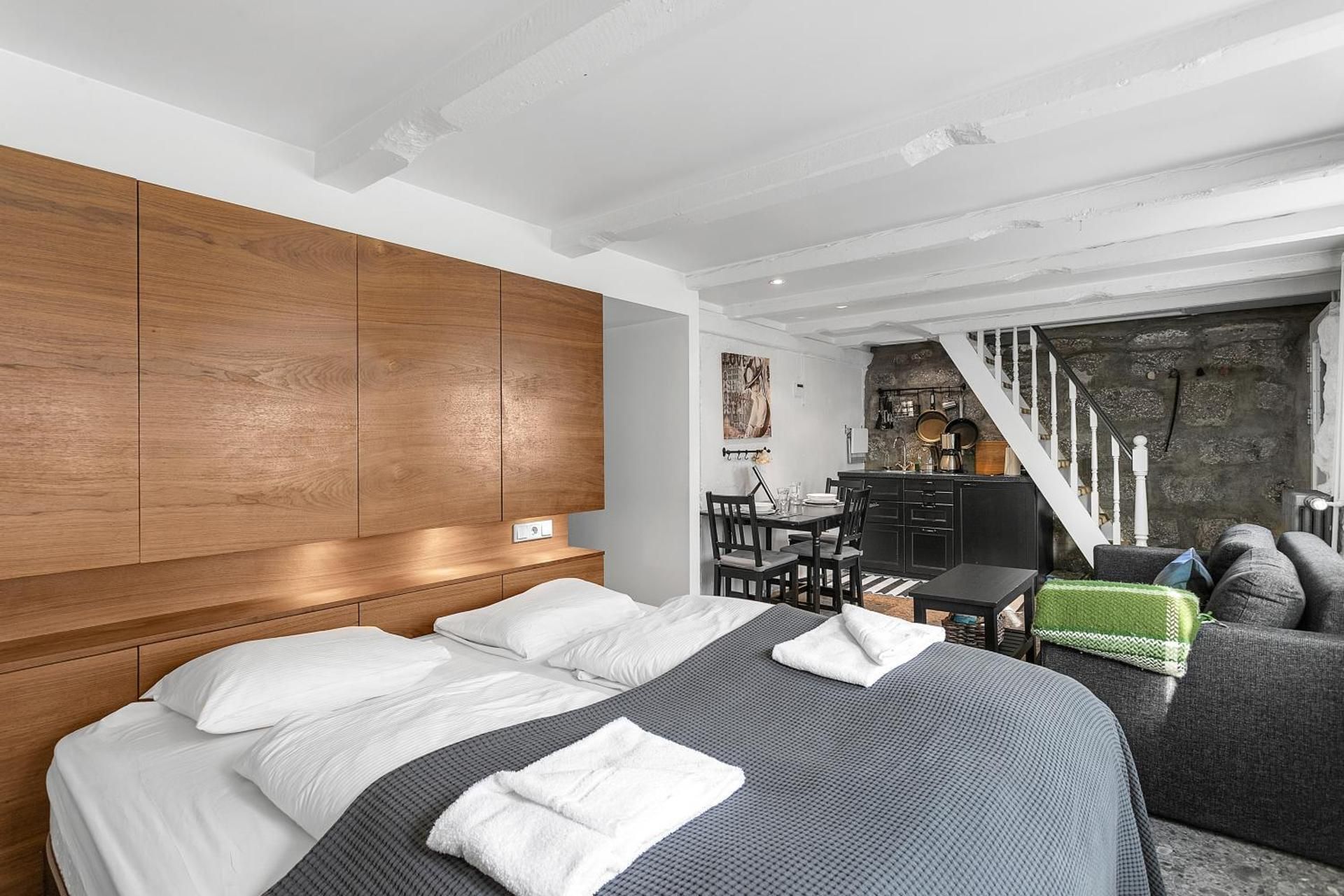 Studio – No Onsite Parking