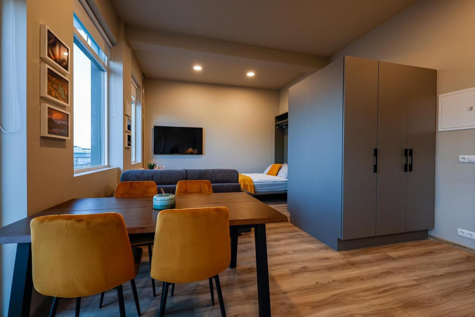 shared lounge/tv area