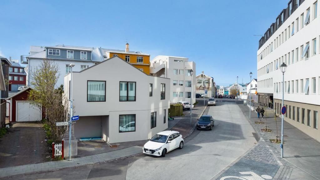 Reykjavik Luxury Hotel Apartment KARTULI