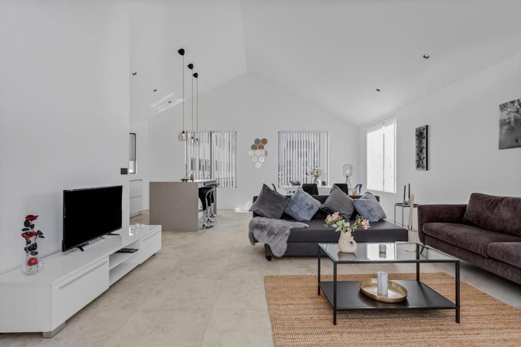 Reykjavik Luxury Hotel Apartments KARTULI Two-Bedroom Apartment 2