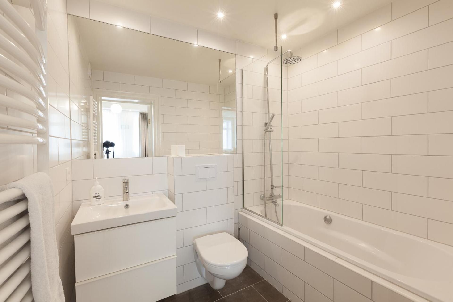 Galtafell Apartments Double or Twin Room with Private Bathroom 3