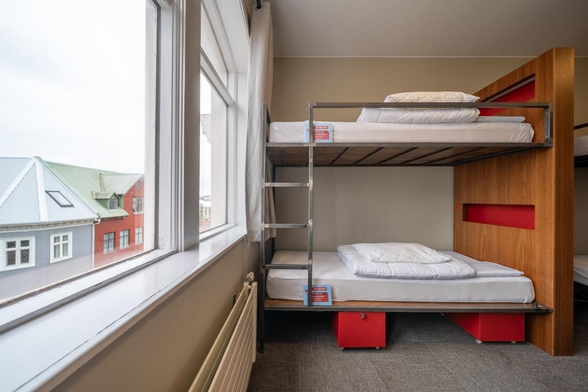 Single bed in 8-Bed FEMALE Dorm with Private Bathroom 