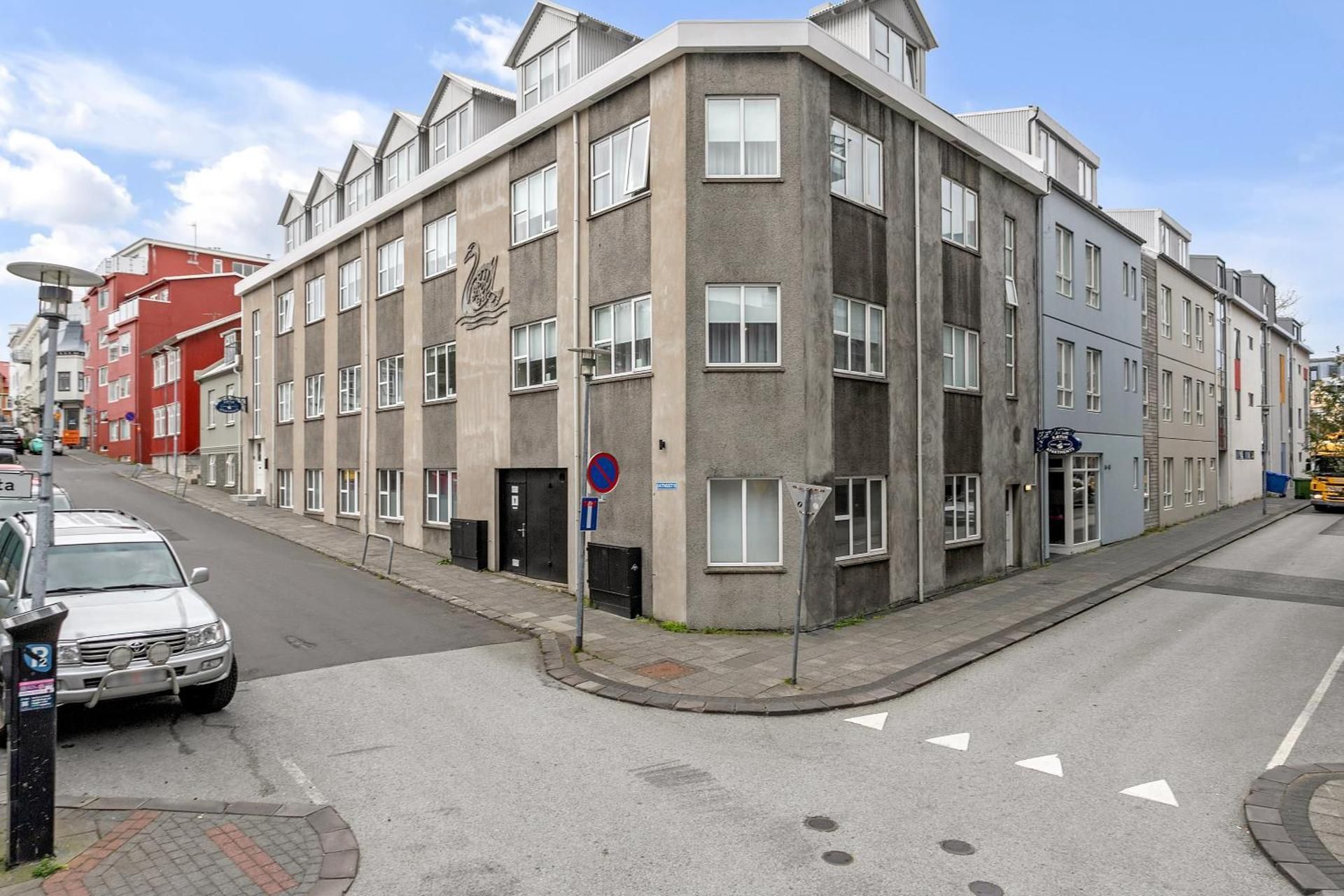 The Swan House – Reykjavik Apartments