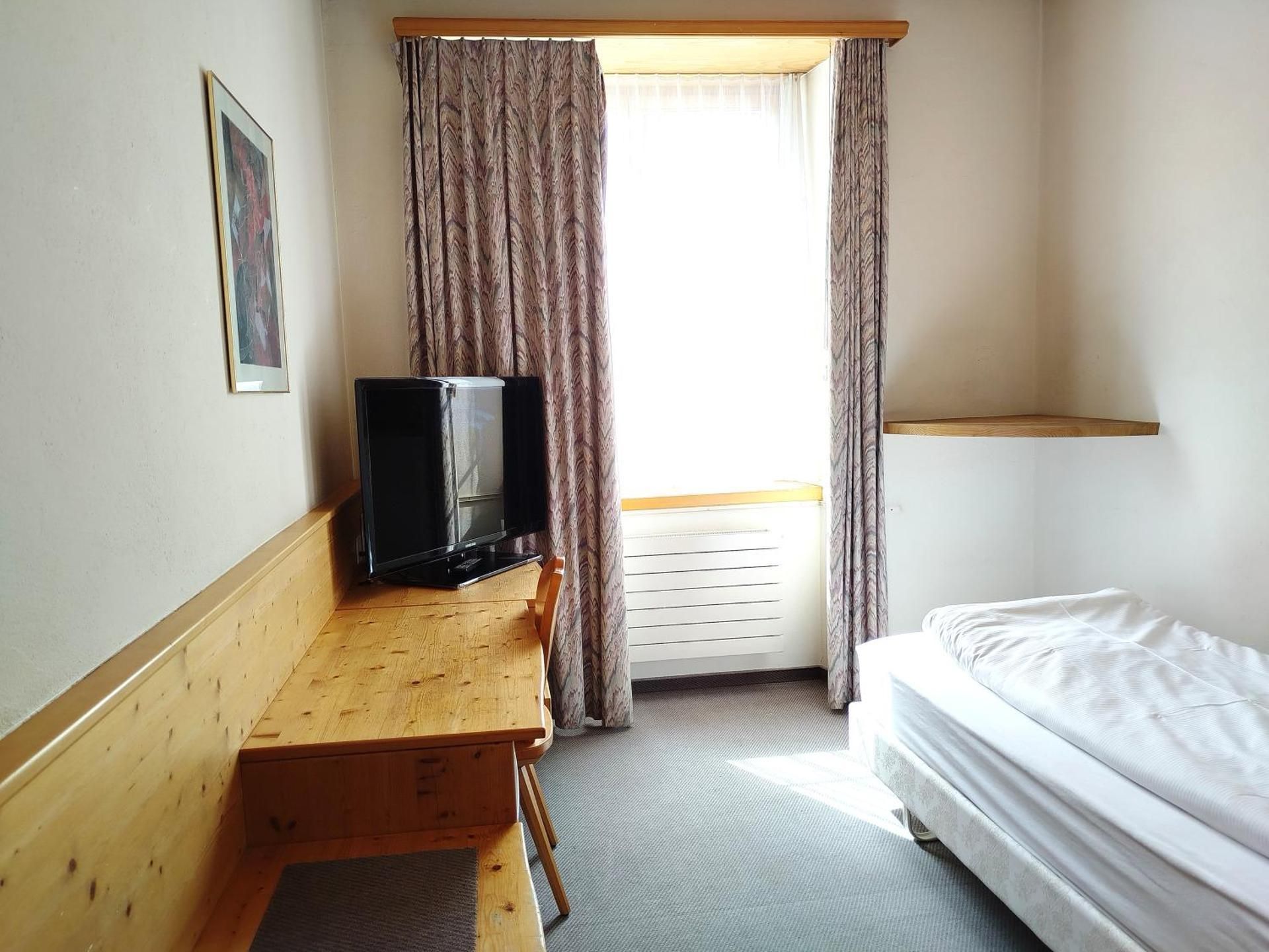 Standard Single Room with Shared Bathroom
