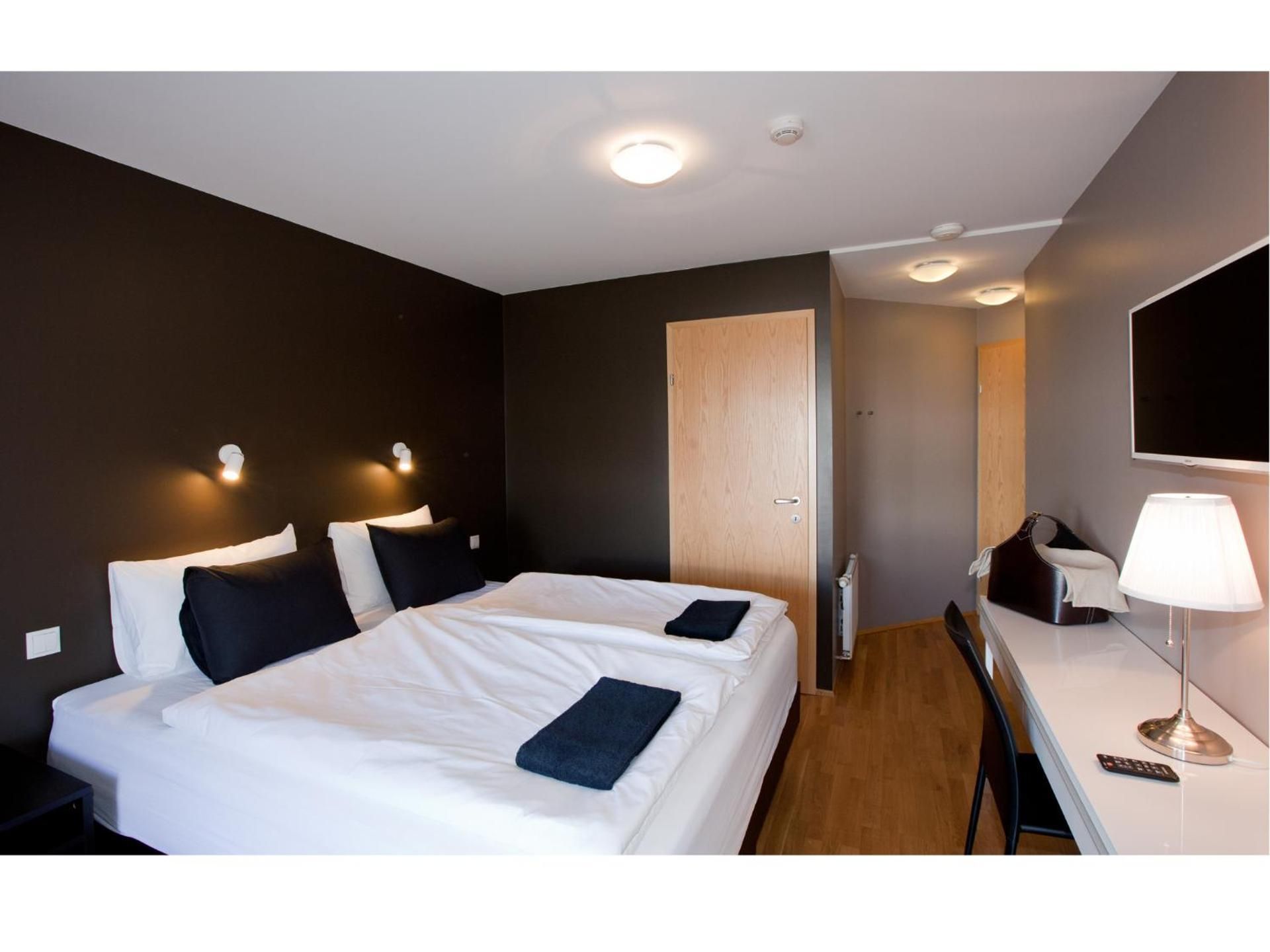 Standard Double or Twin Room with Square View and Private Bathroom