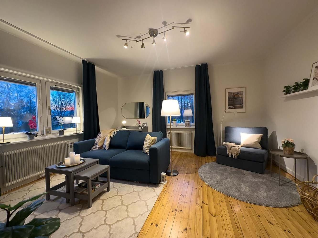 Deluxe One-Bedroom Apartment