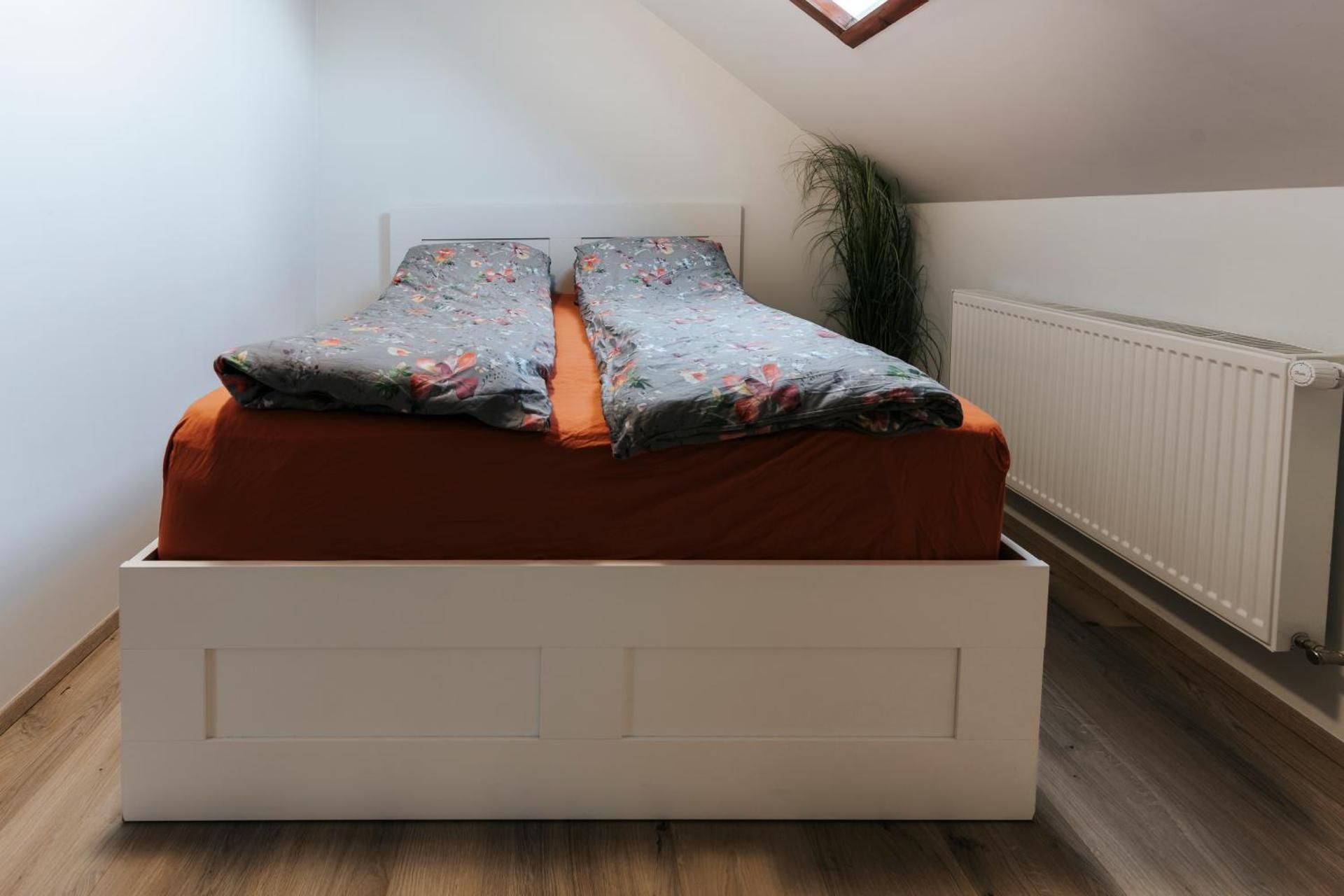 Small - Double Room with Shared Bathroom