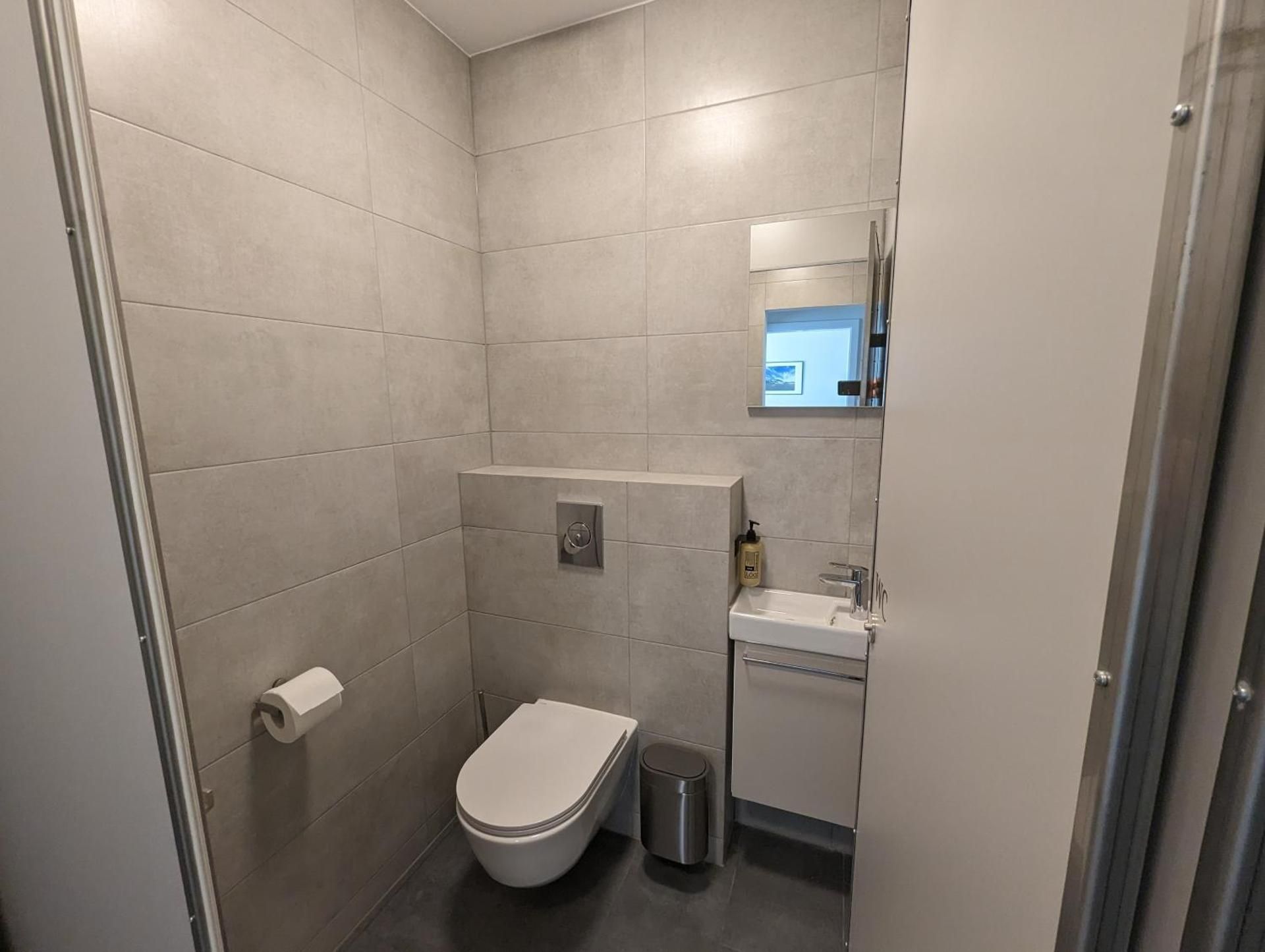 Single Room with Shared Bathroom