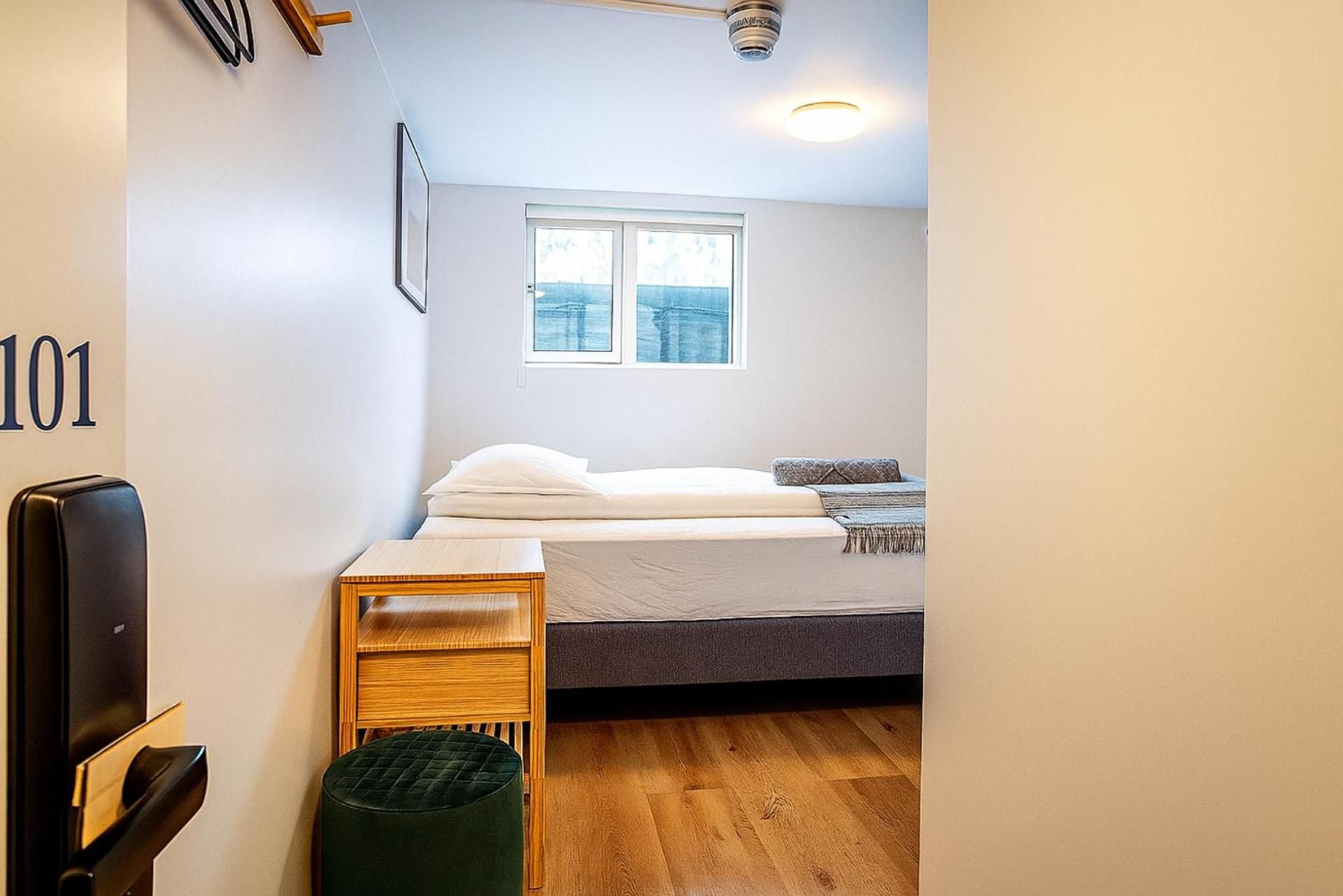 Single Room with Private Bathroom (1 Person)