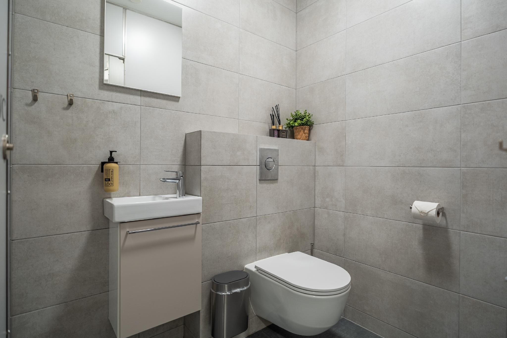 Single Room with Shared Bathroom