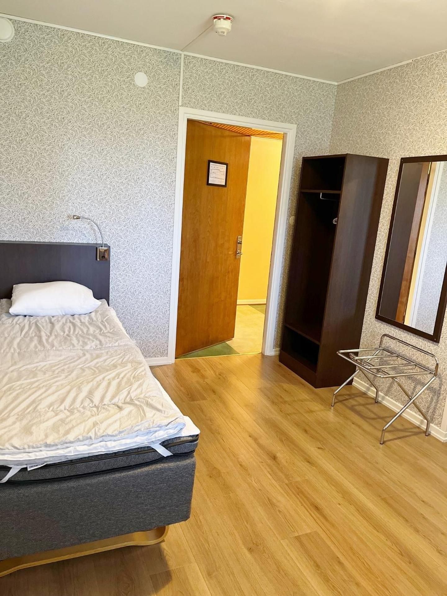 Single Room with Lake View