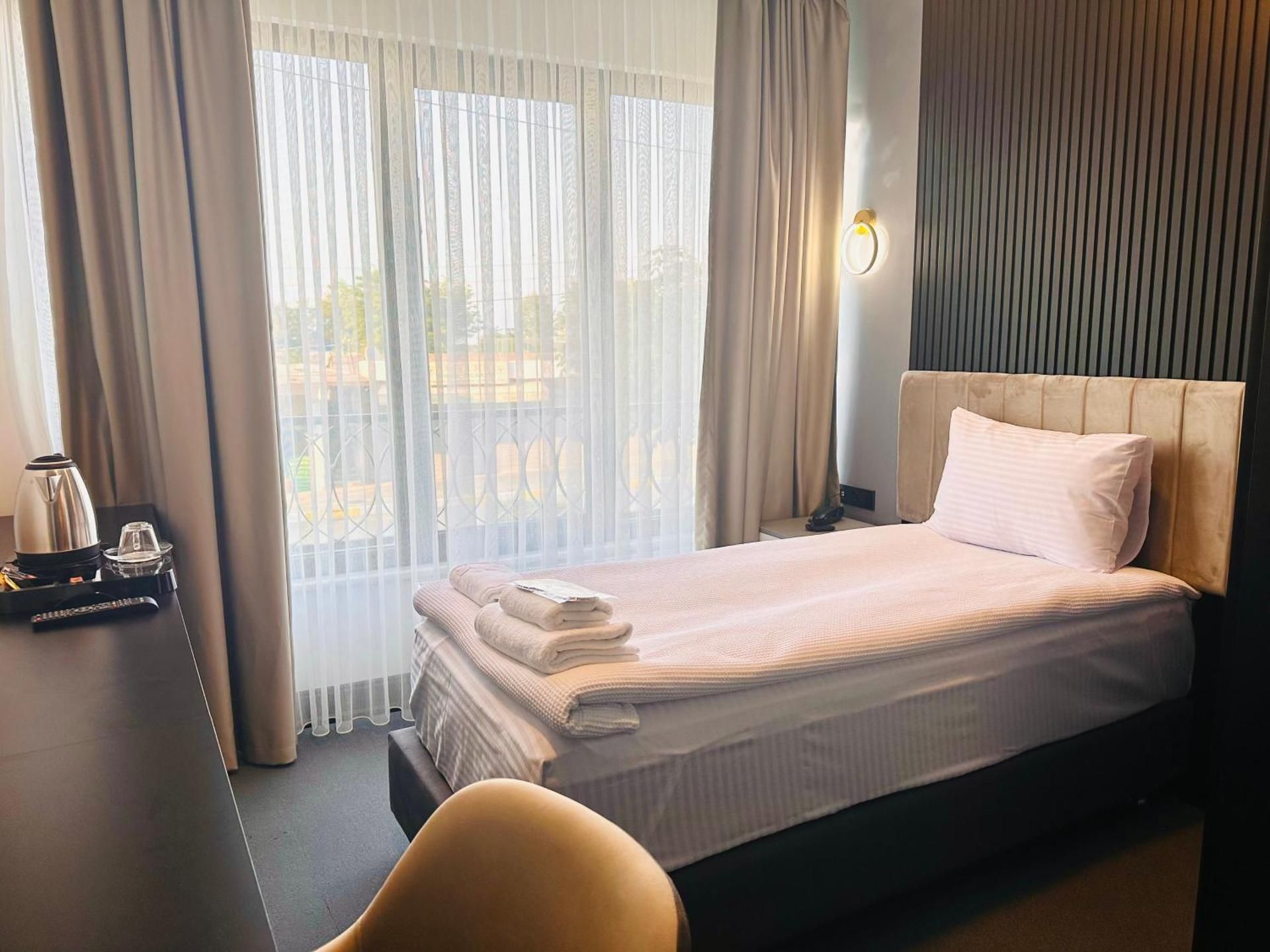 Bless You Hotel Single Room 2