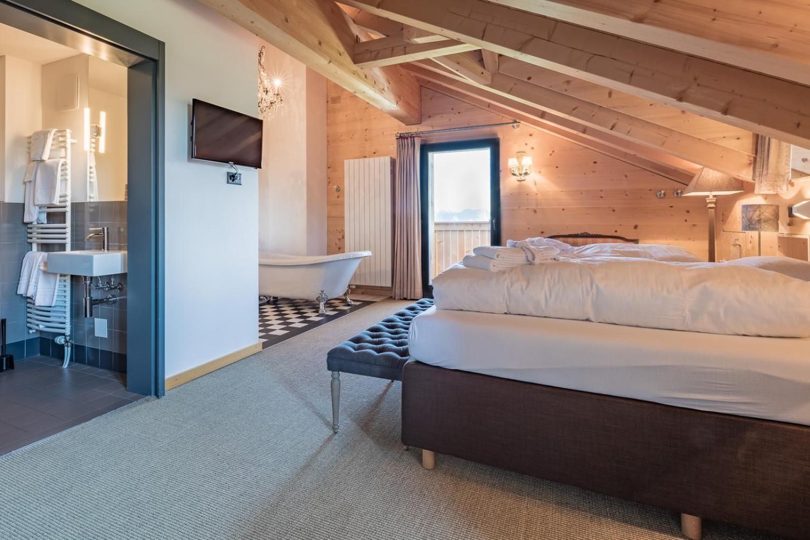 Deluxe Double Room with Balcony
