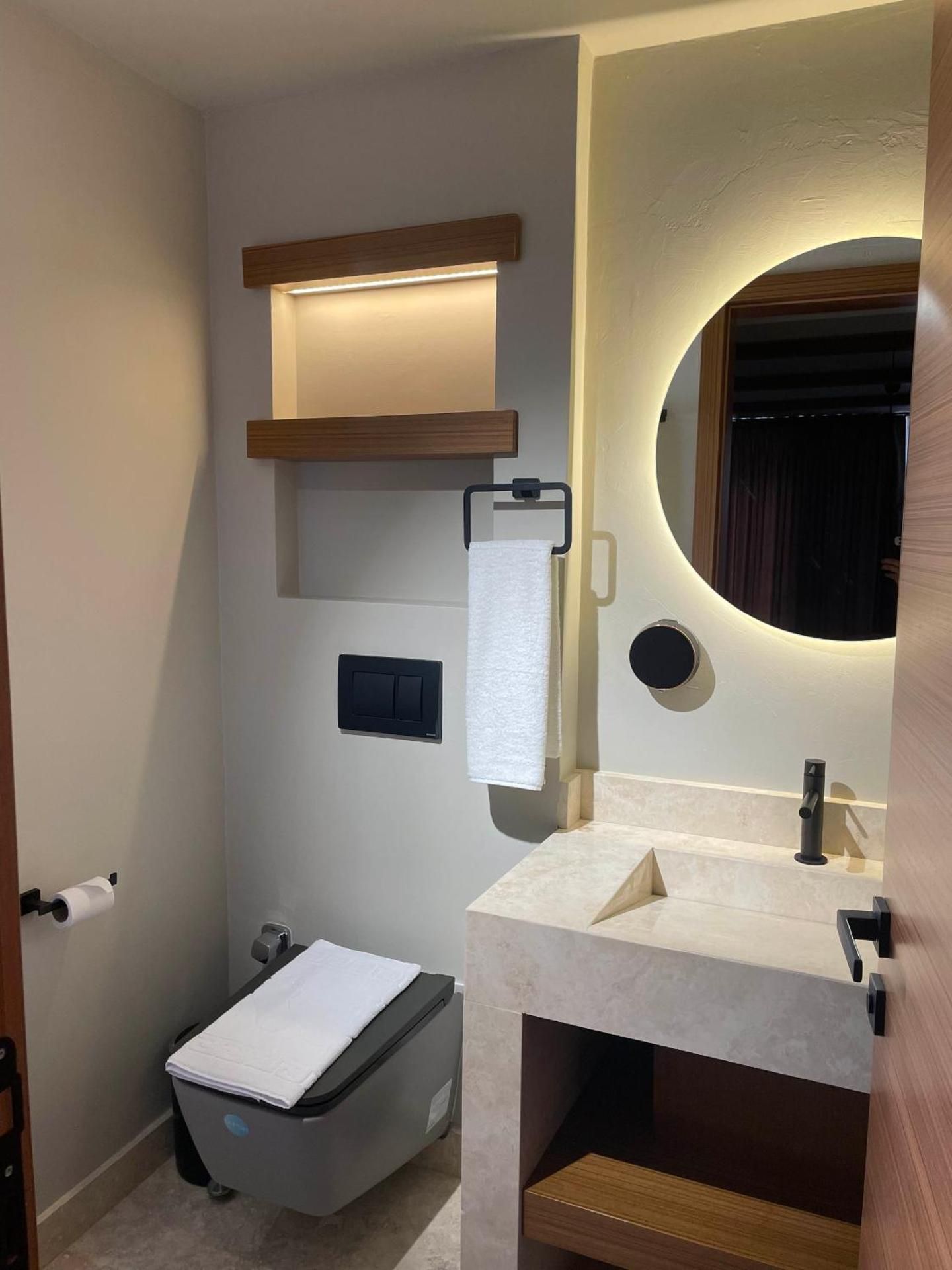 The May Five - Adults only Sea View Double Room 2