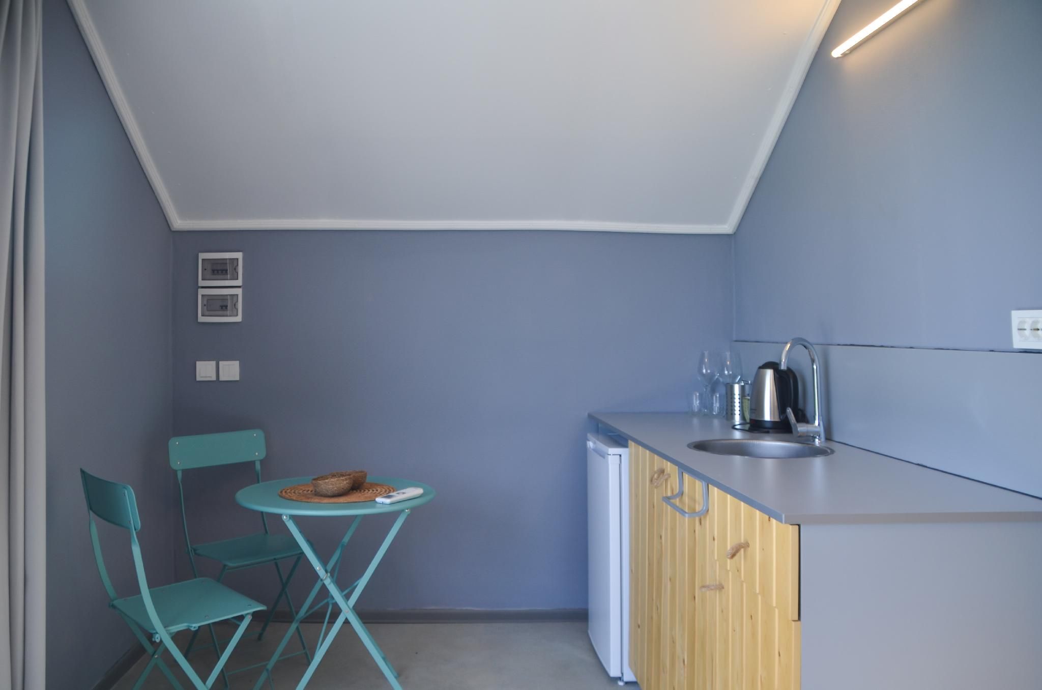 Quonset Glamping Deluxe Room 3