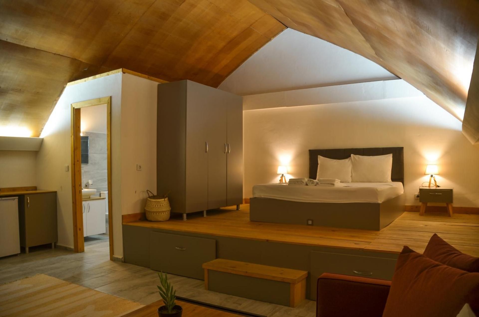 Quonset Glamping Double Room with Garden View