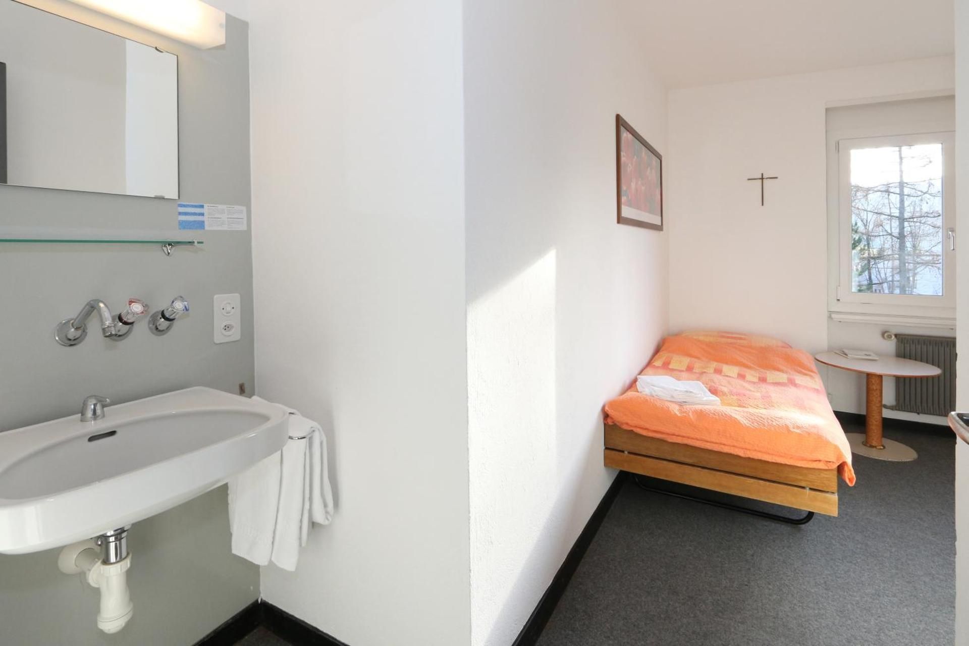 Single Room with Shared Bathroom