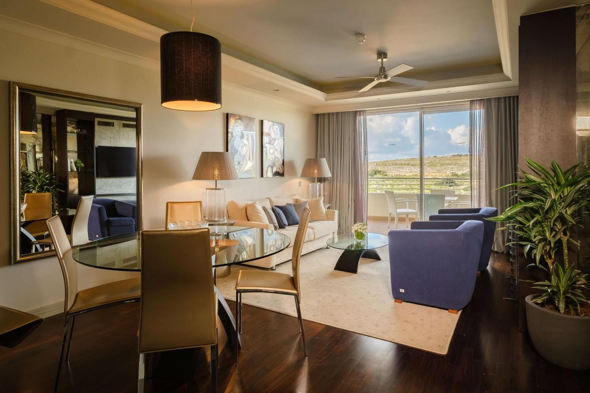 Premium Suite Country View
