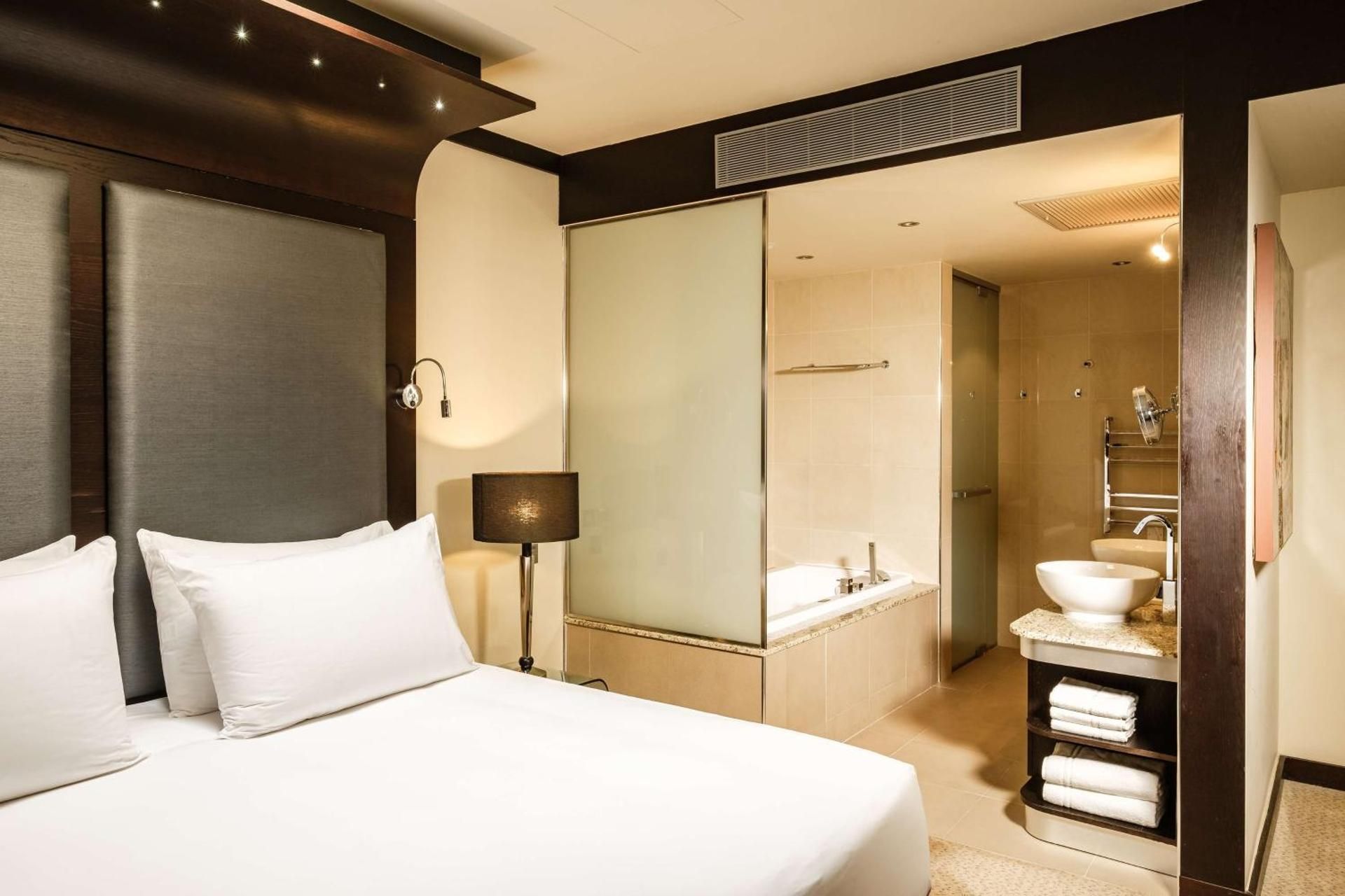 2-Bedrooms Premium Suite