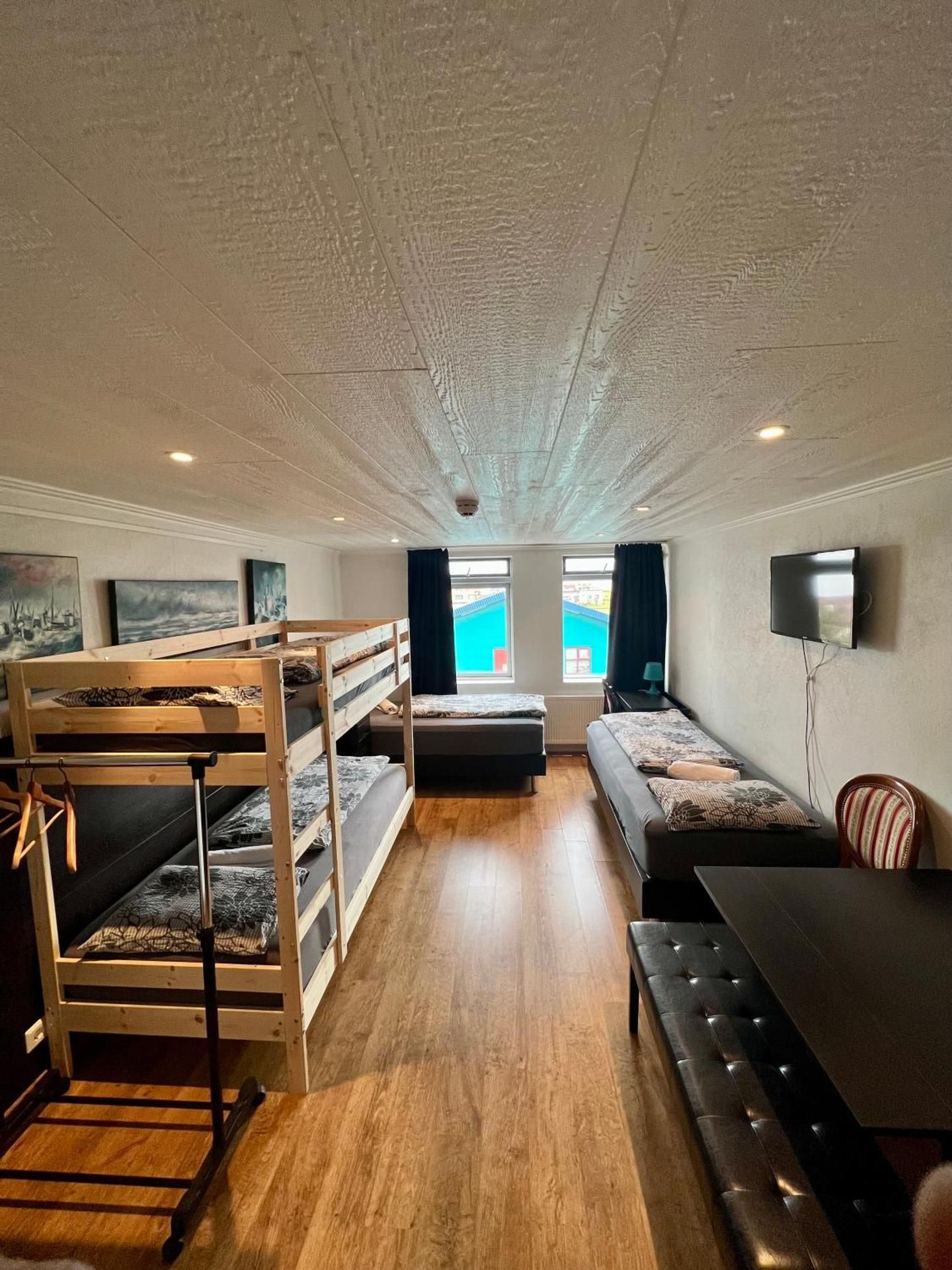 Quadruple Room with Private Bathroom