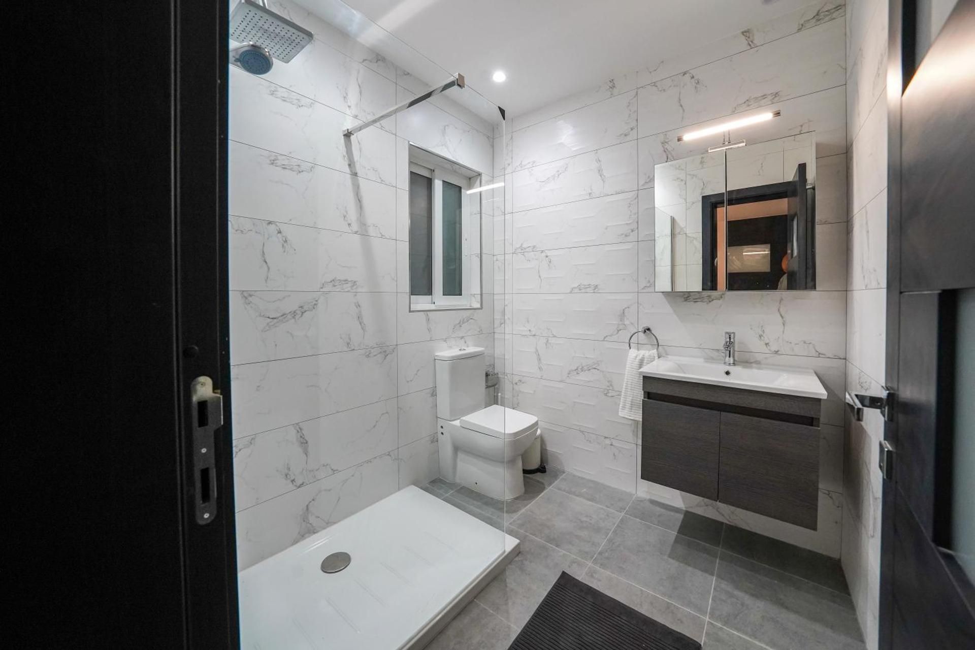 Three-Bedroom Deluxe Apartment