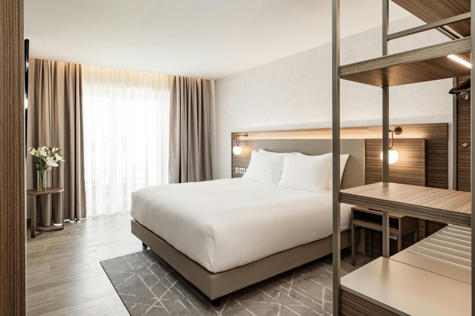 One-Bedroom King Suite with Sofa Bed and Terrace - City View
