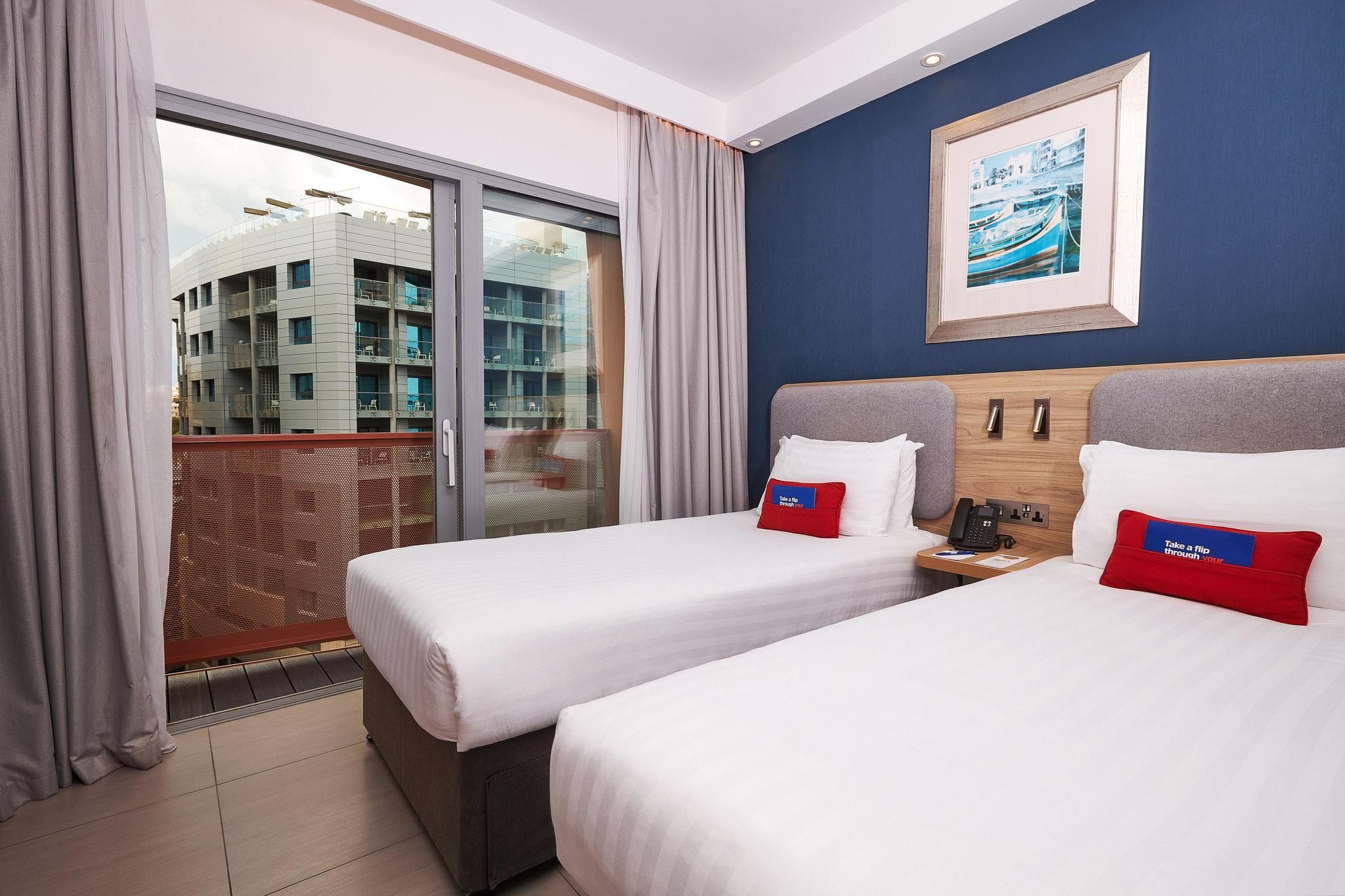 2 Twin Standard Balcony With Free Breakfast