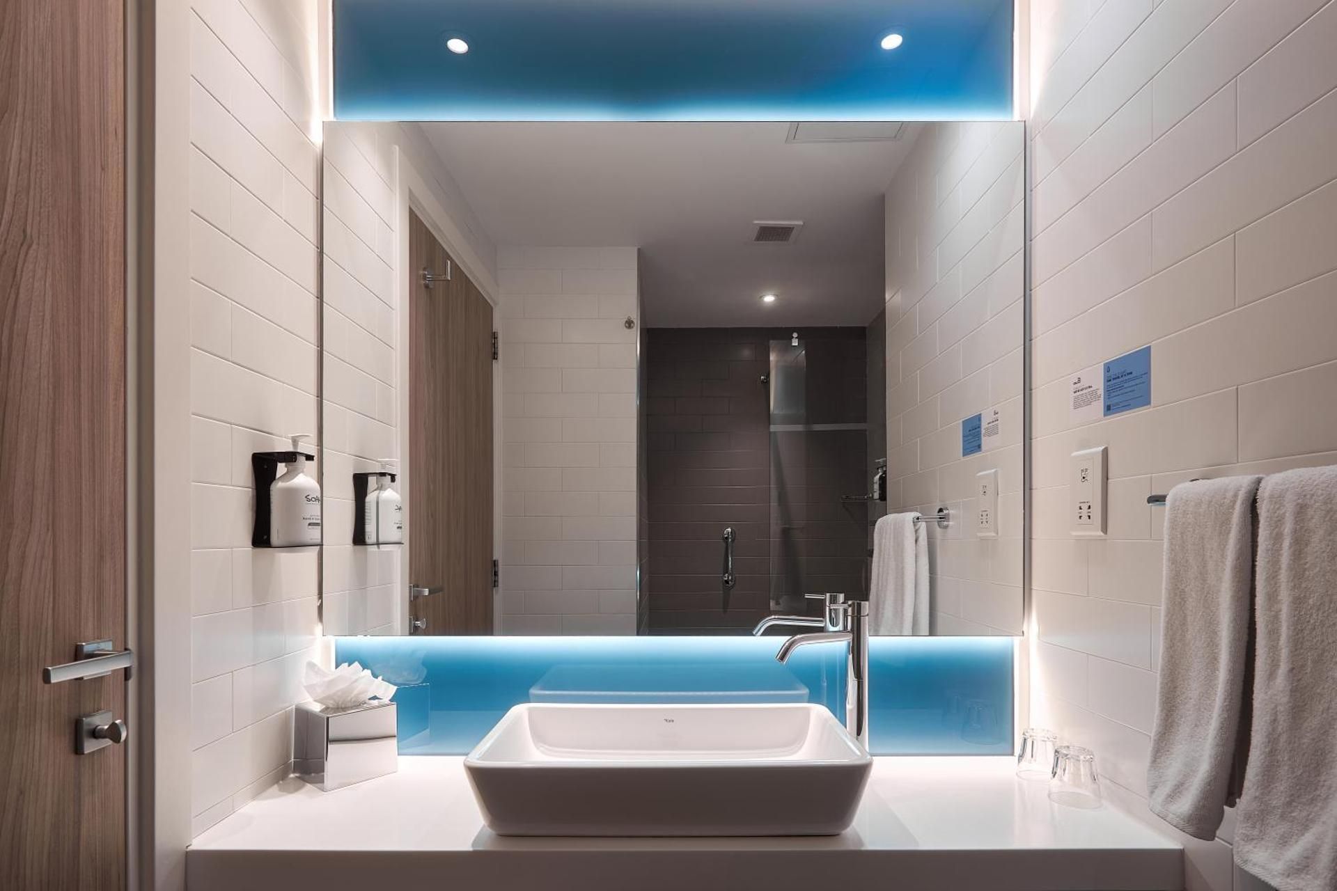 Twin Suite with Two Twin Beds, Sofa Bed and Pool Access