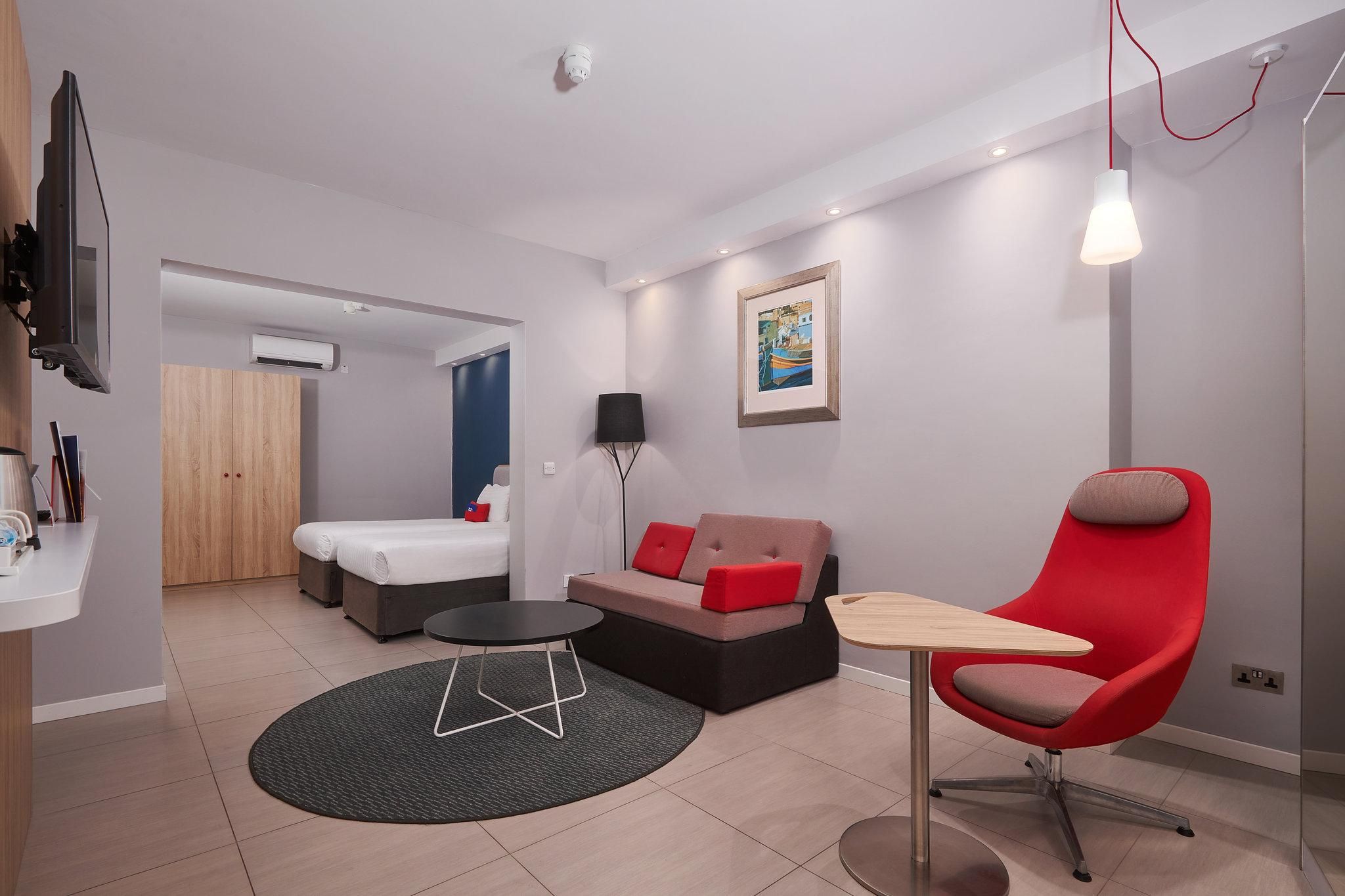 2 Twin Suite Single Sofa Bed Pool Access Free Breakfast