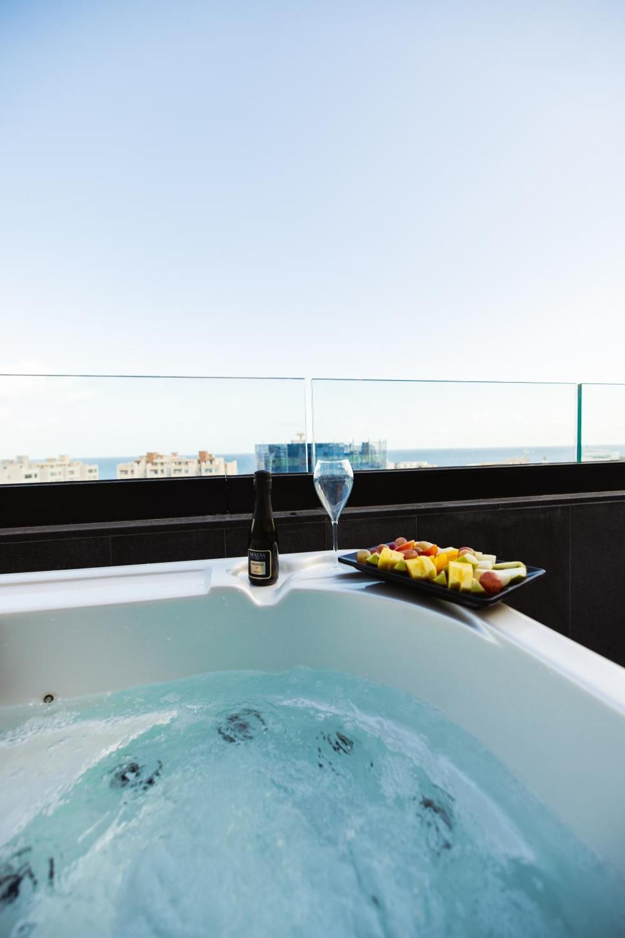 Deluxe Double Room with Balcony and Sea View