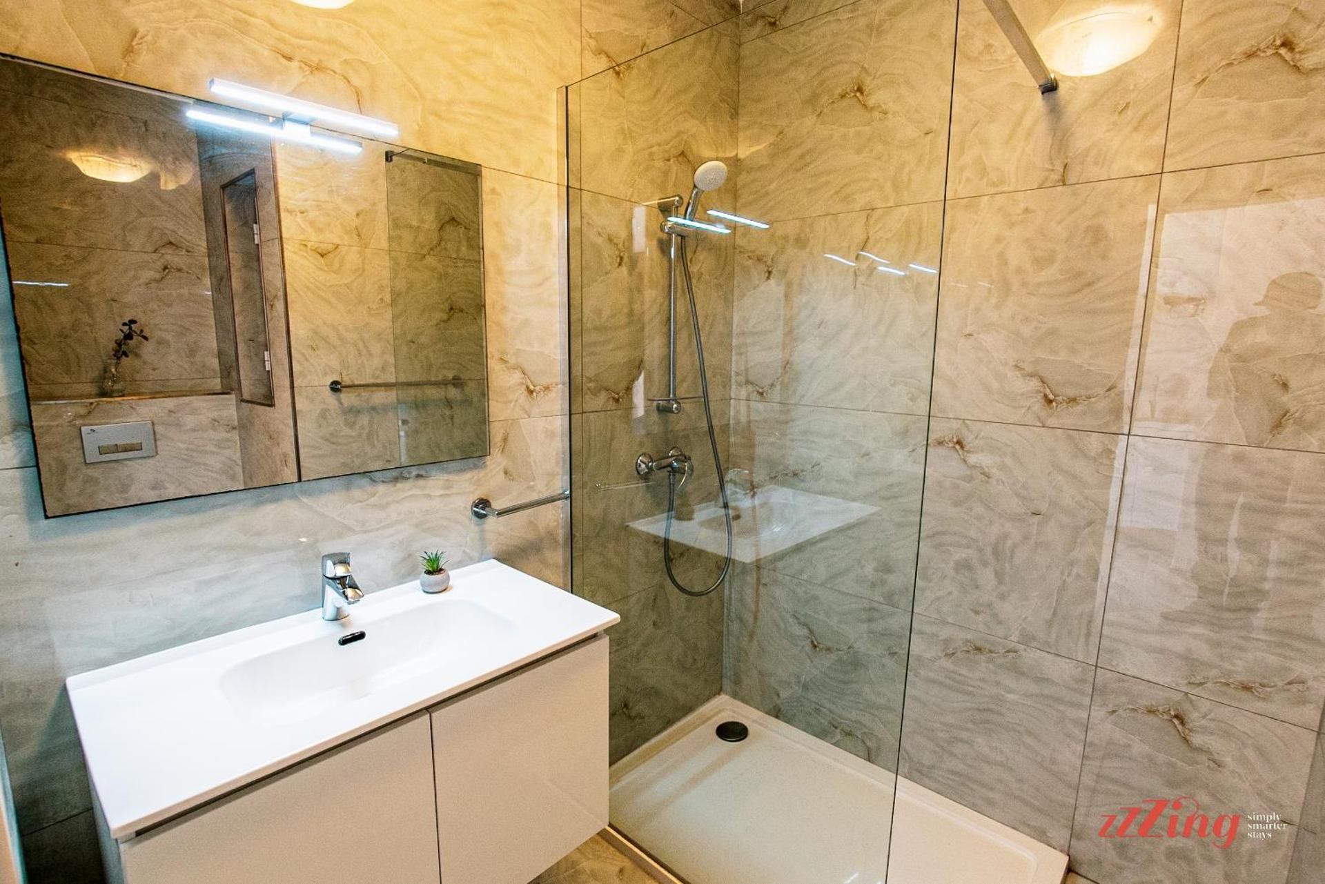 Two Bedroom Apartment with Balcony and Shared Pool