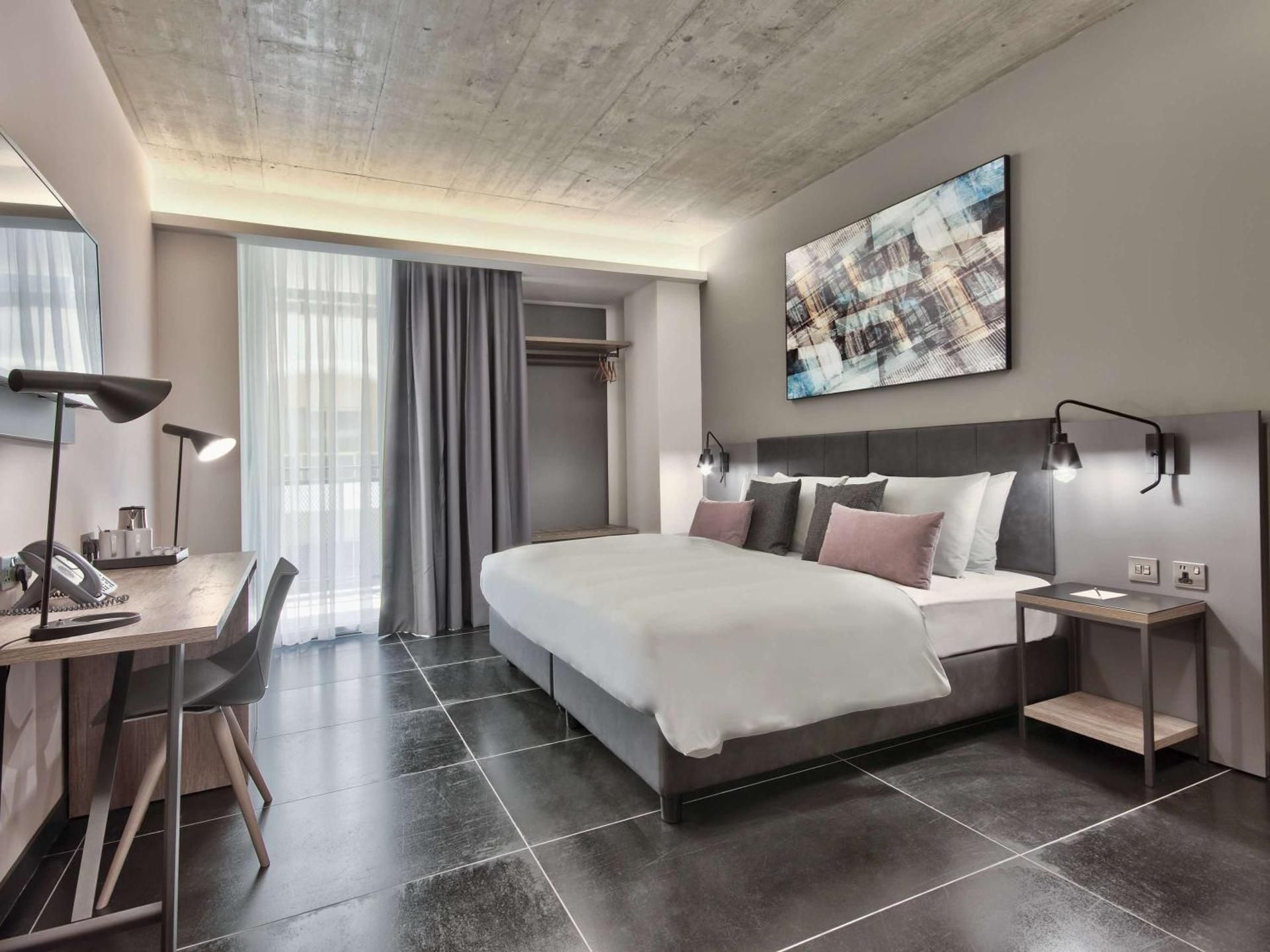Superior Room with 1 Double Bed and 1 Single Bed