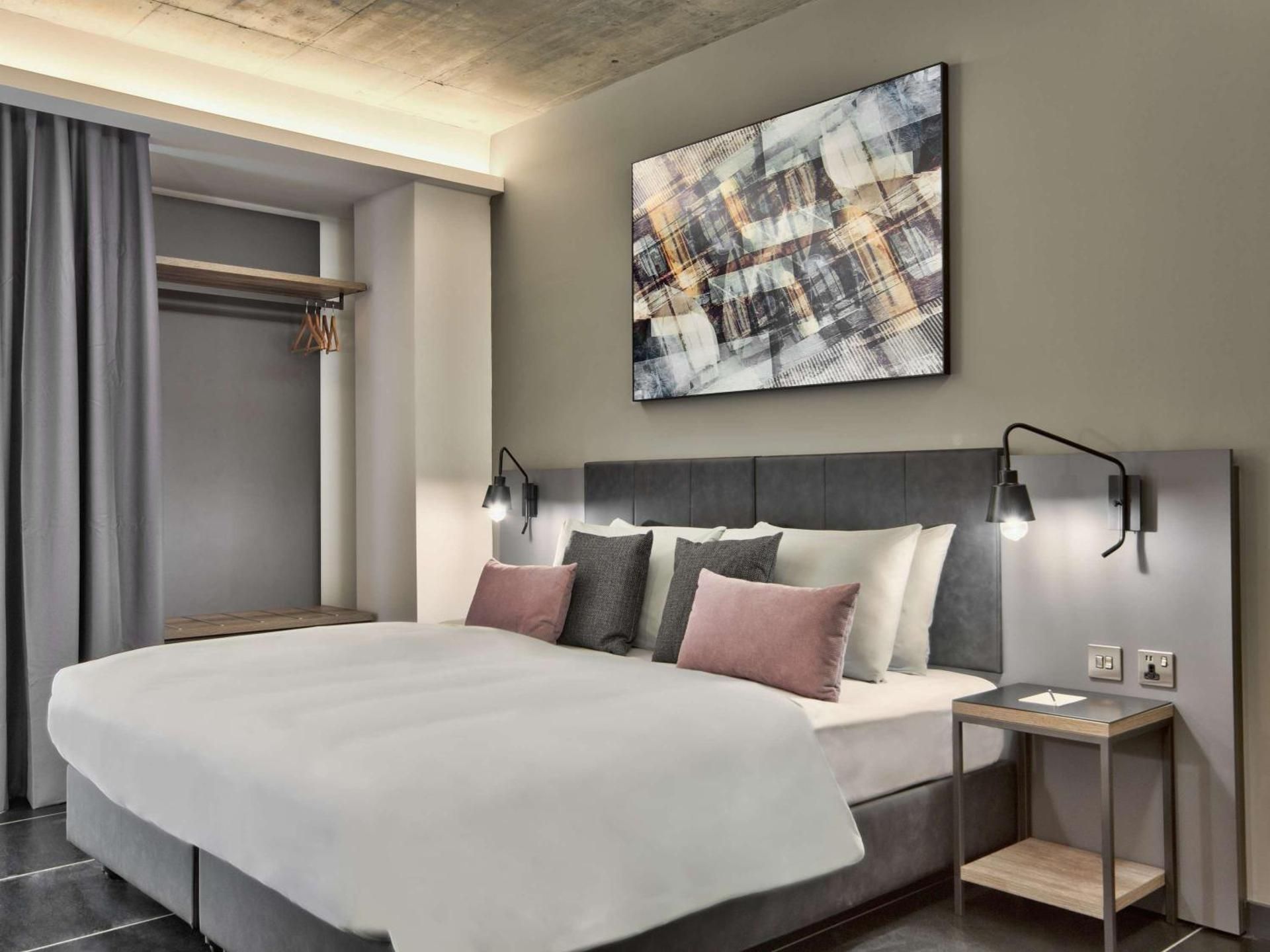 Superior Room with 1 Double Bed and 1 Single Bed