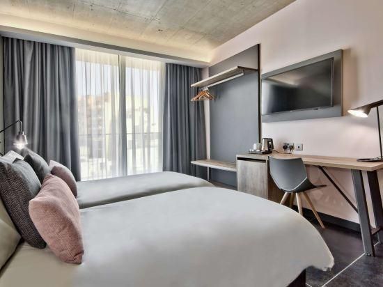 Classic Room with 1 double bed which can be split into 2 single beds