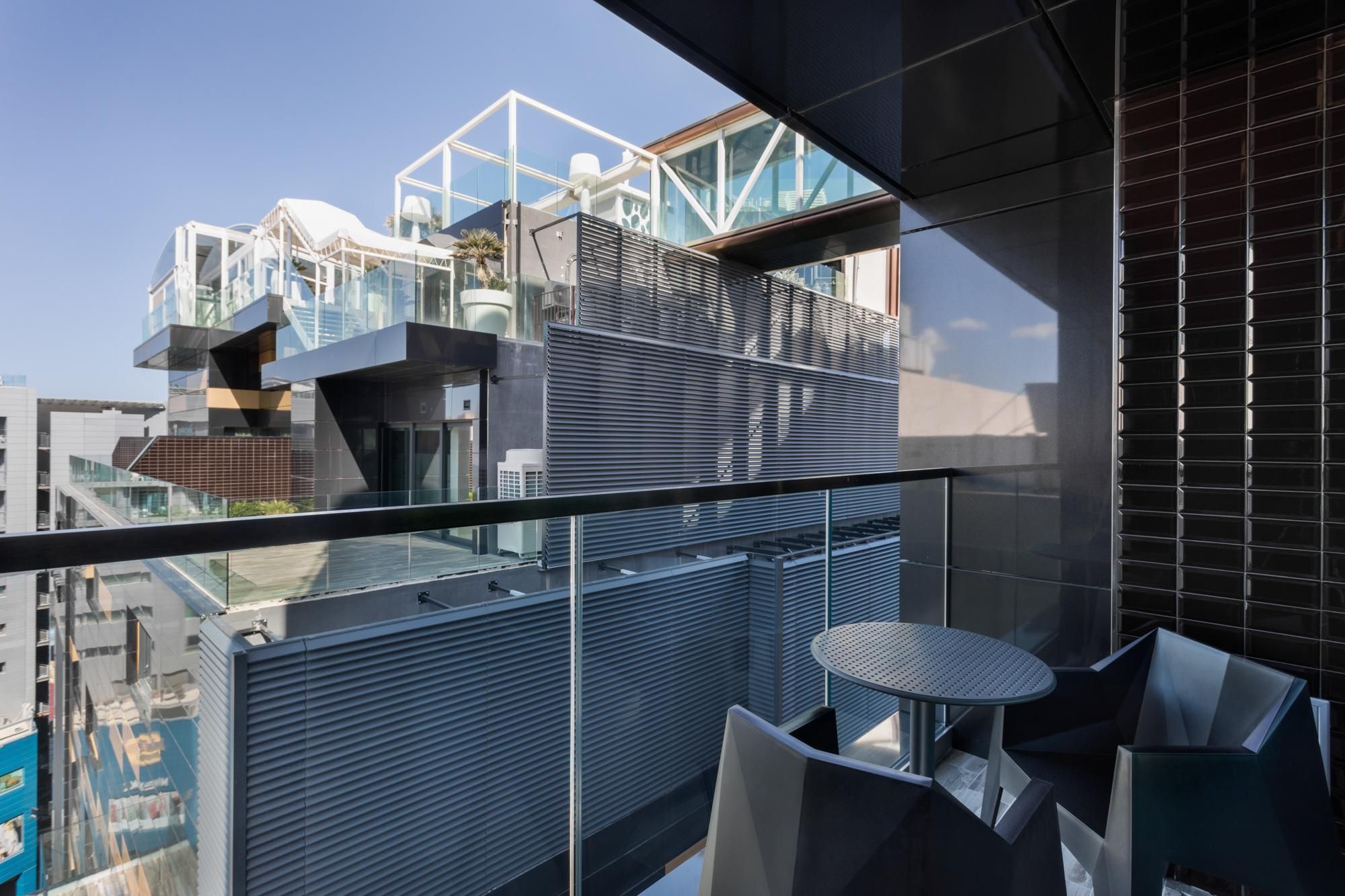 Elegant Room with Balcony