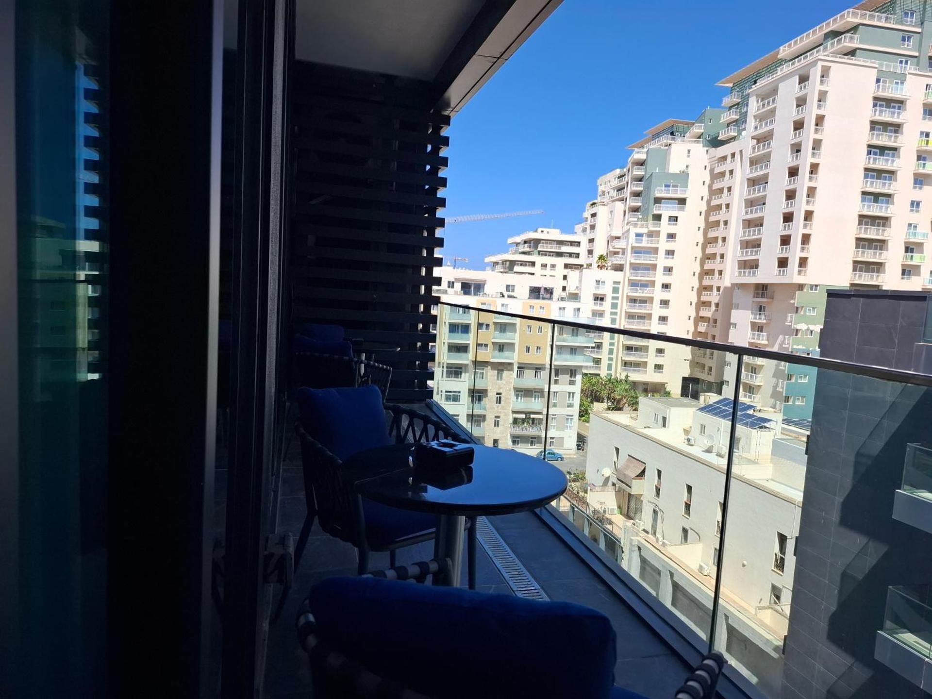 One-Bedroom Deluxe Apartment