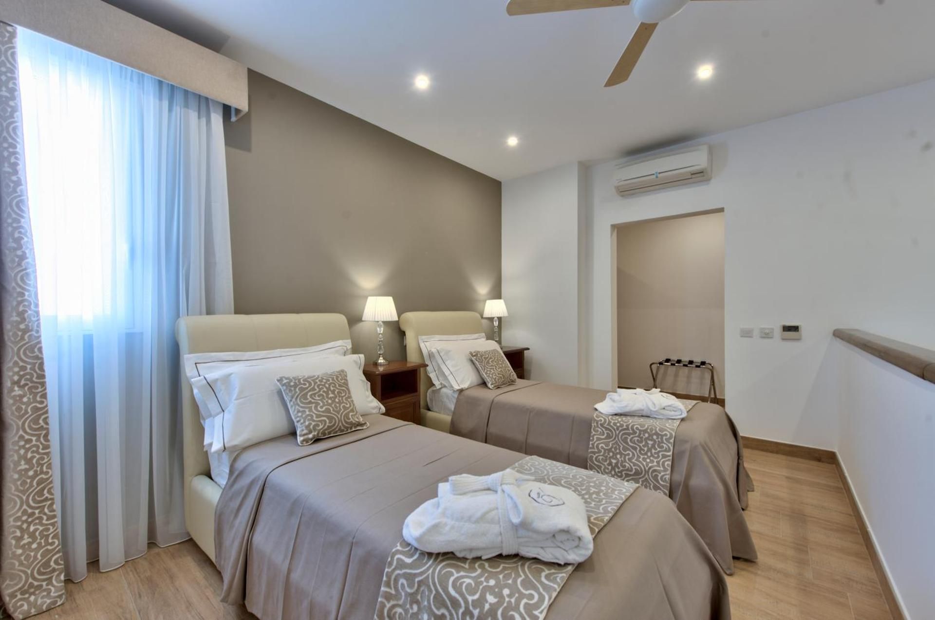 Deluxe Split Level Studio