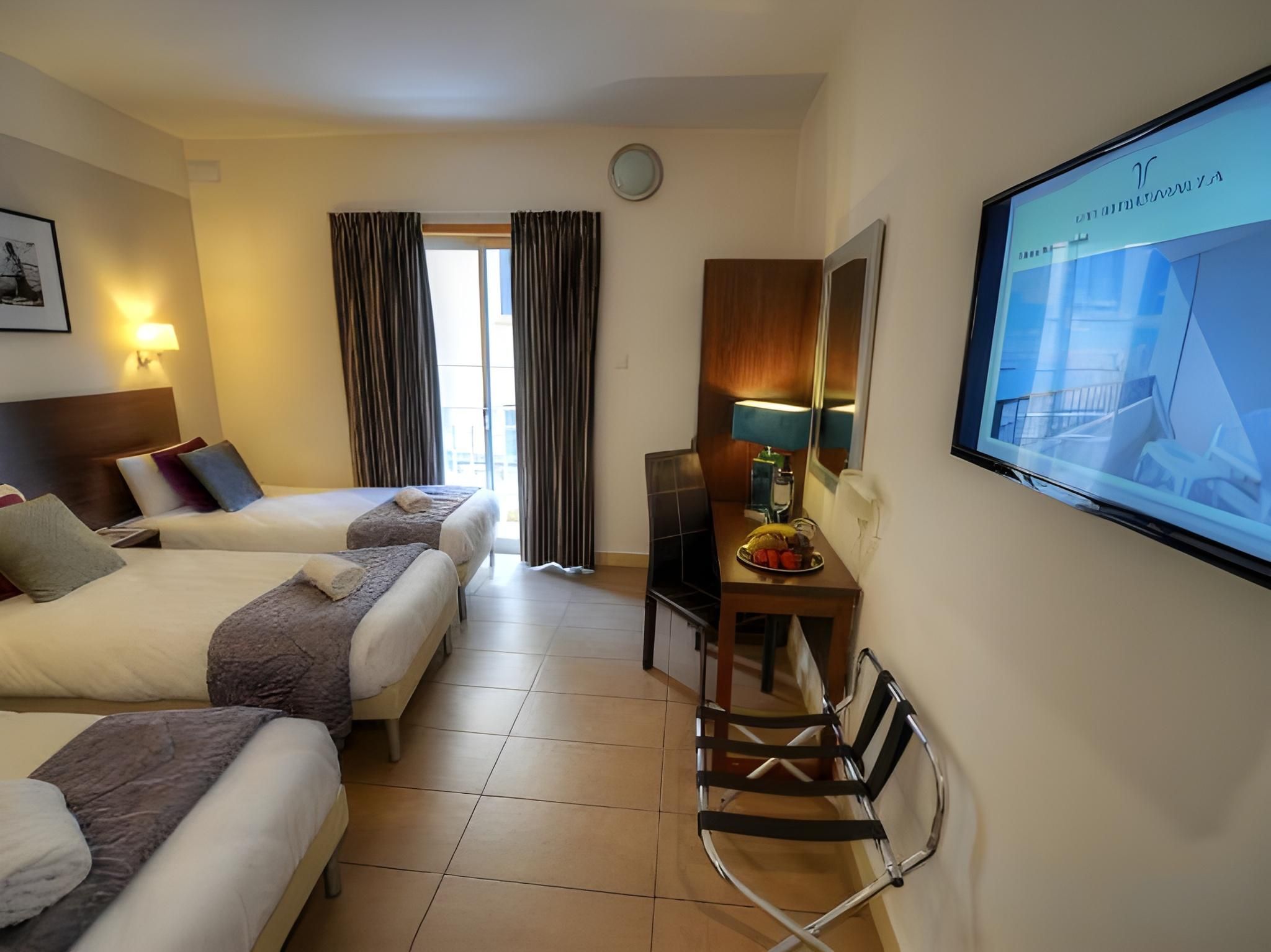 Carlton Hotel Standard Triple Room 2