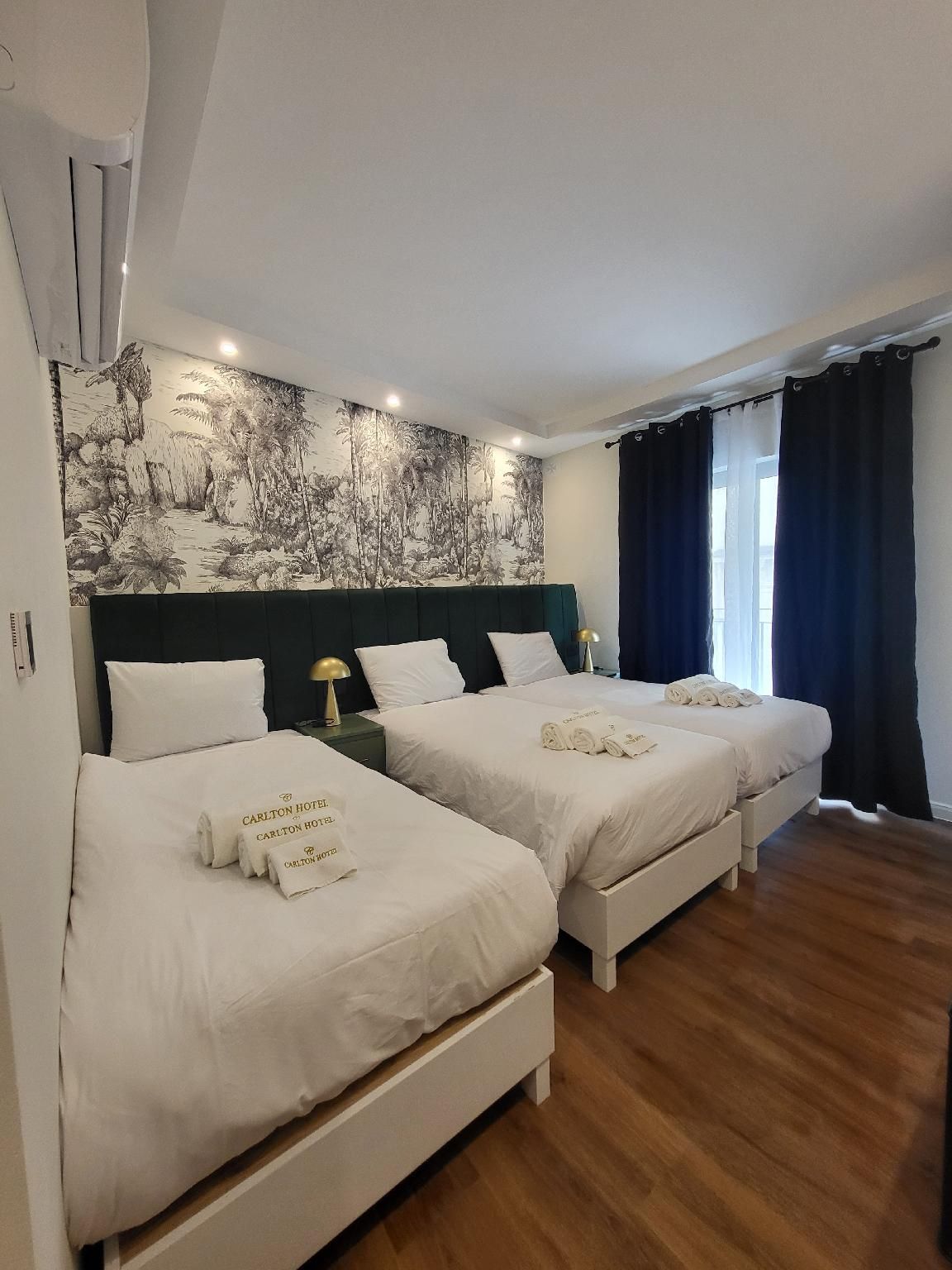 Carlton Hotel Standard Triple Room