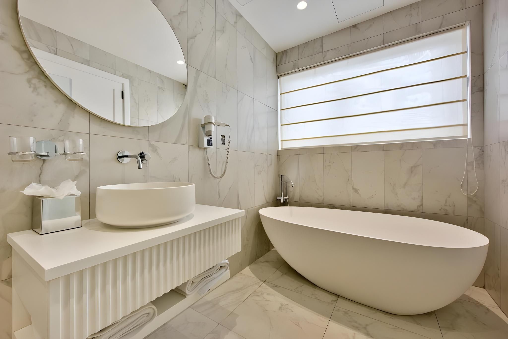 Holm Boutique & Spa Executive Quadruple Suite with Outdoor Spa Bath and Kitchenette 2