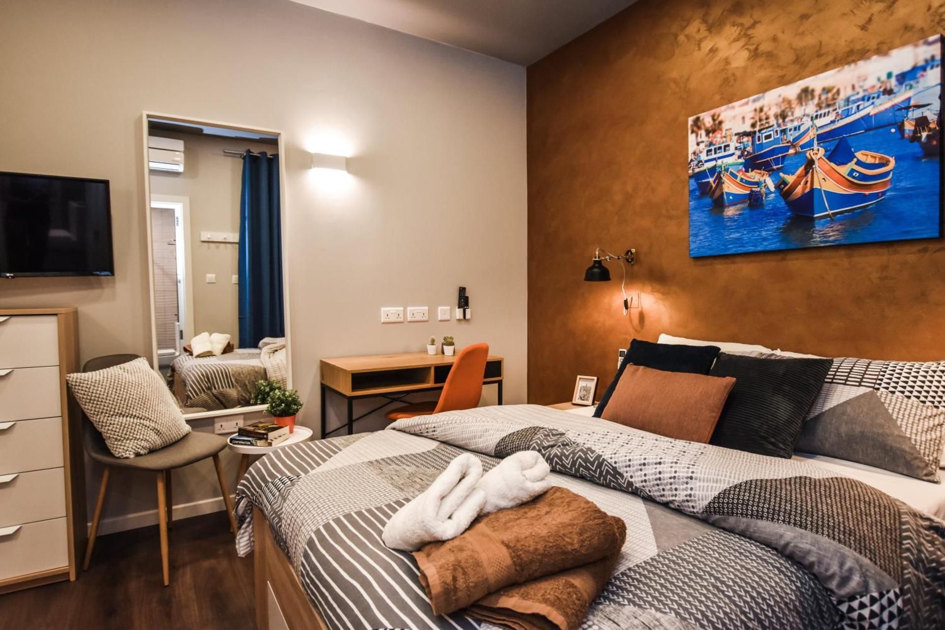 Deluxe Double Room with Shower